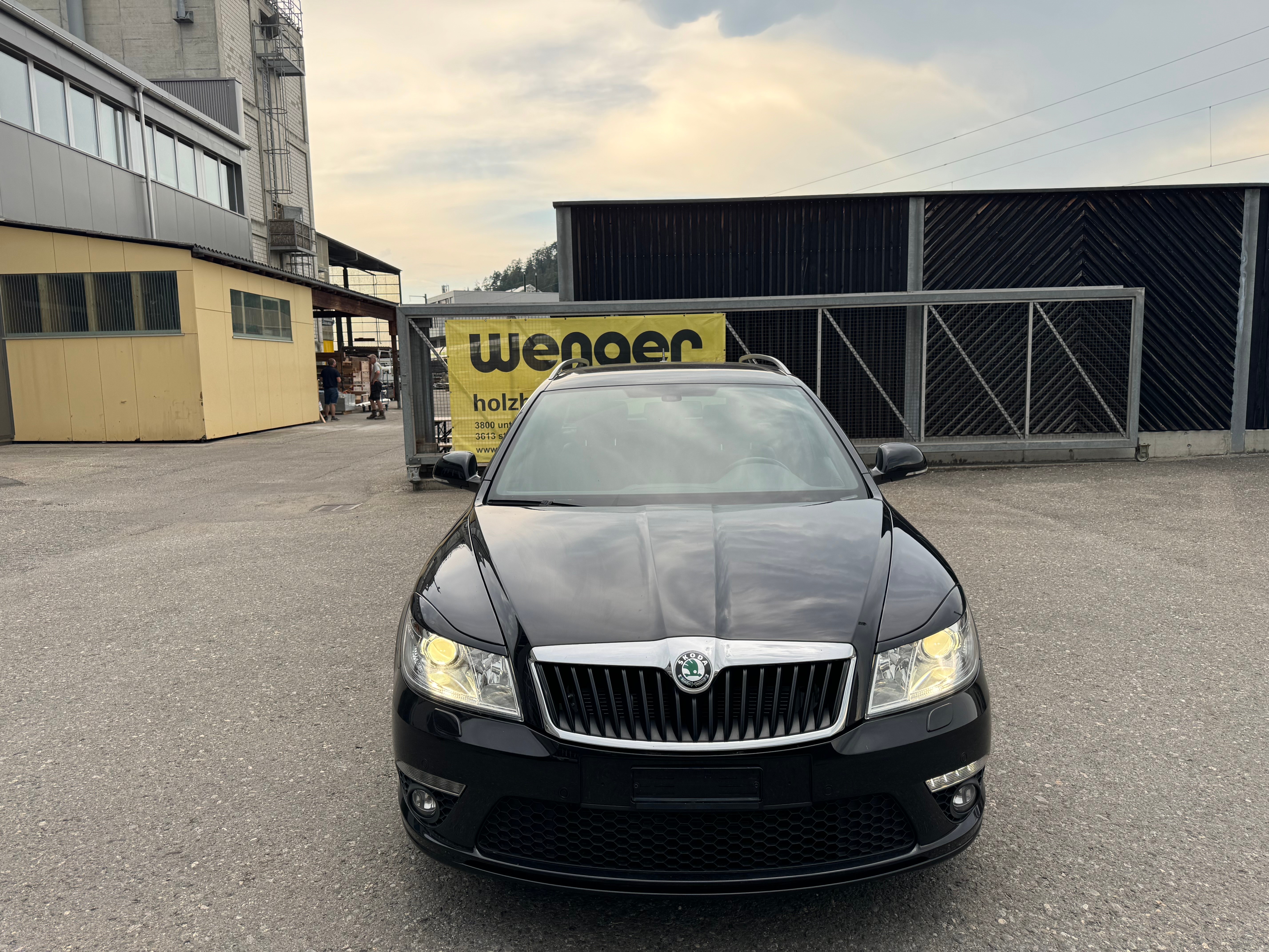 SKODA Octavia Combi 2.0 TSI RS DSG