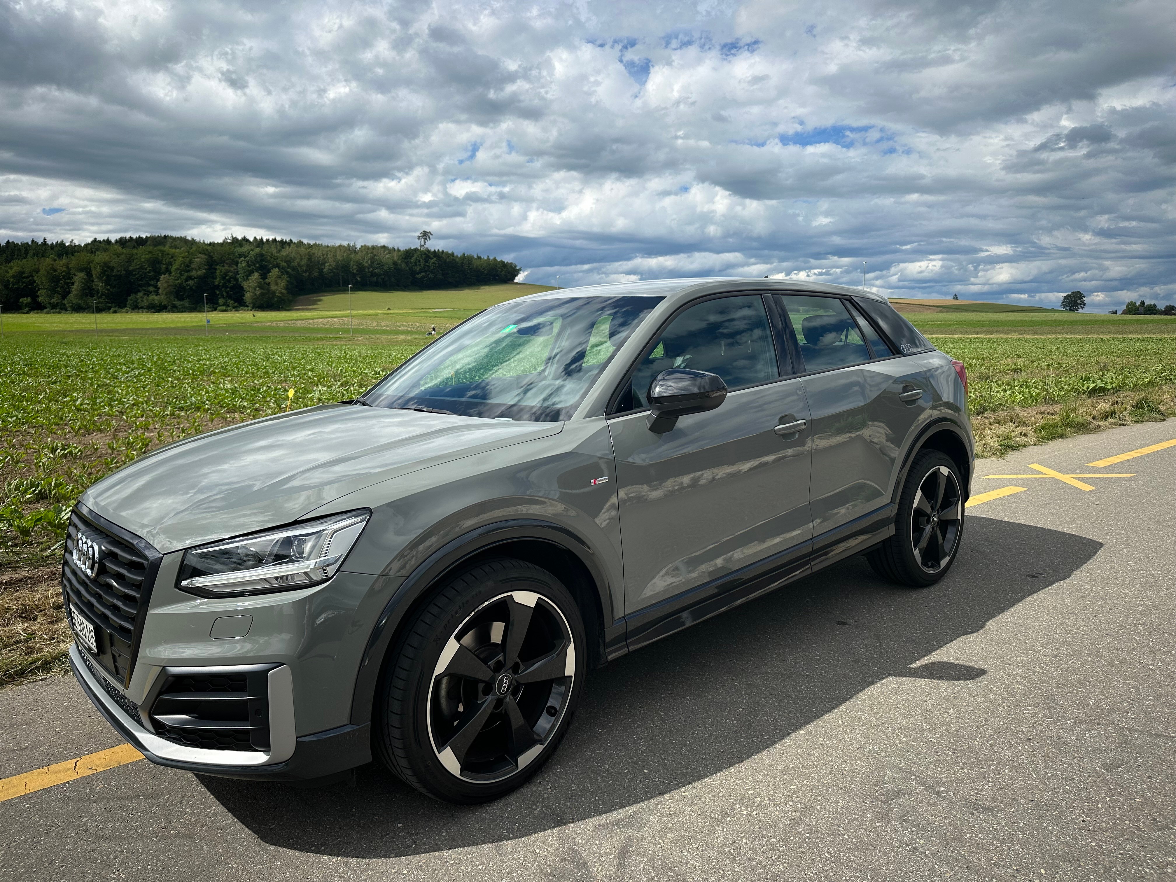 AUDI Q2 1.4 TFSI sport S-tronic (Quantumgrau)