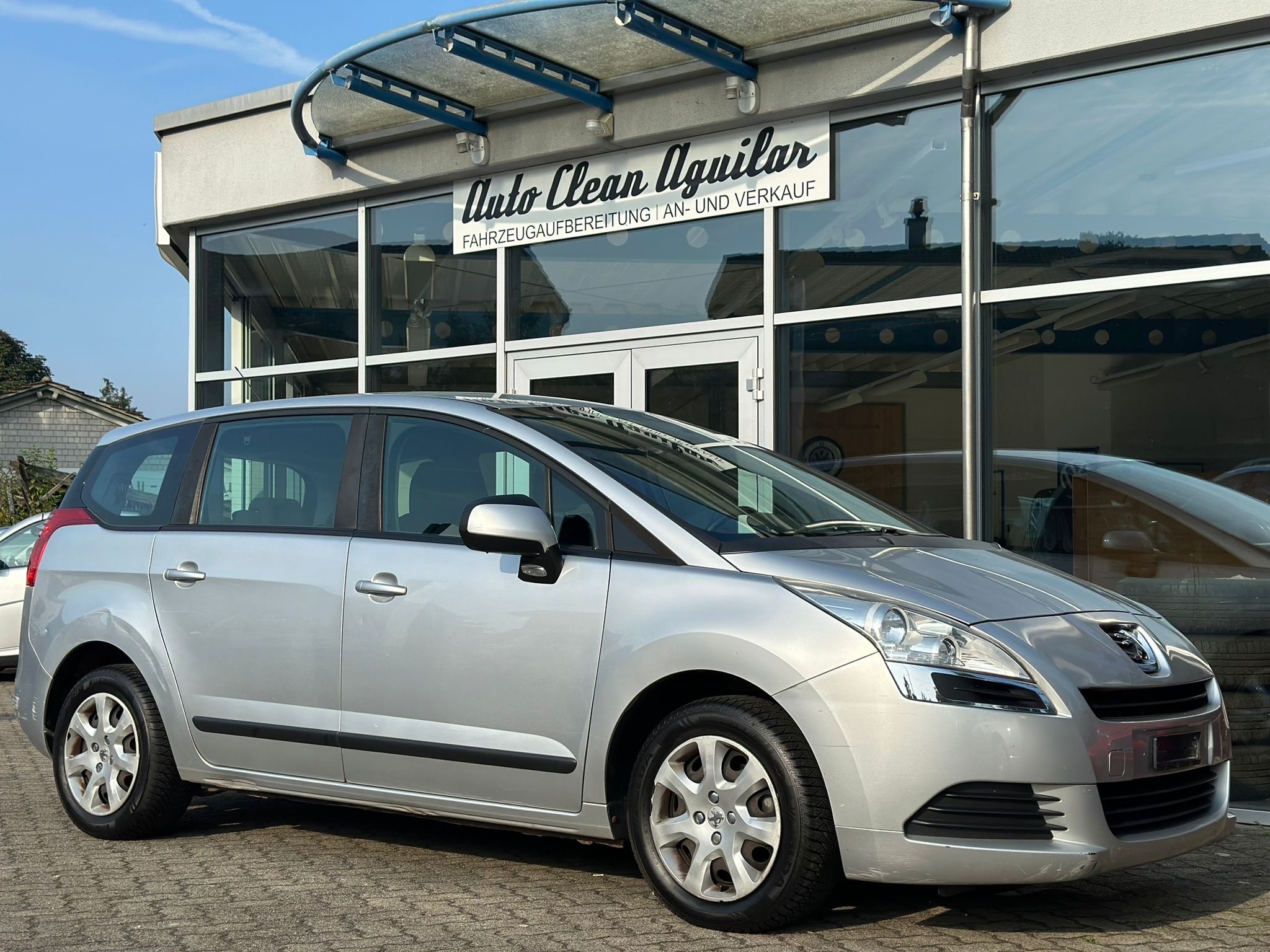 PEUGEOT 5008 1.6 16V VTI Sport