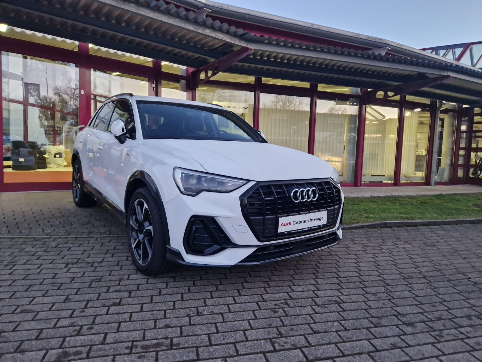 AUDI Q3 40 TFSI S line quattro S-tronic