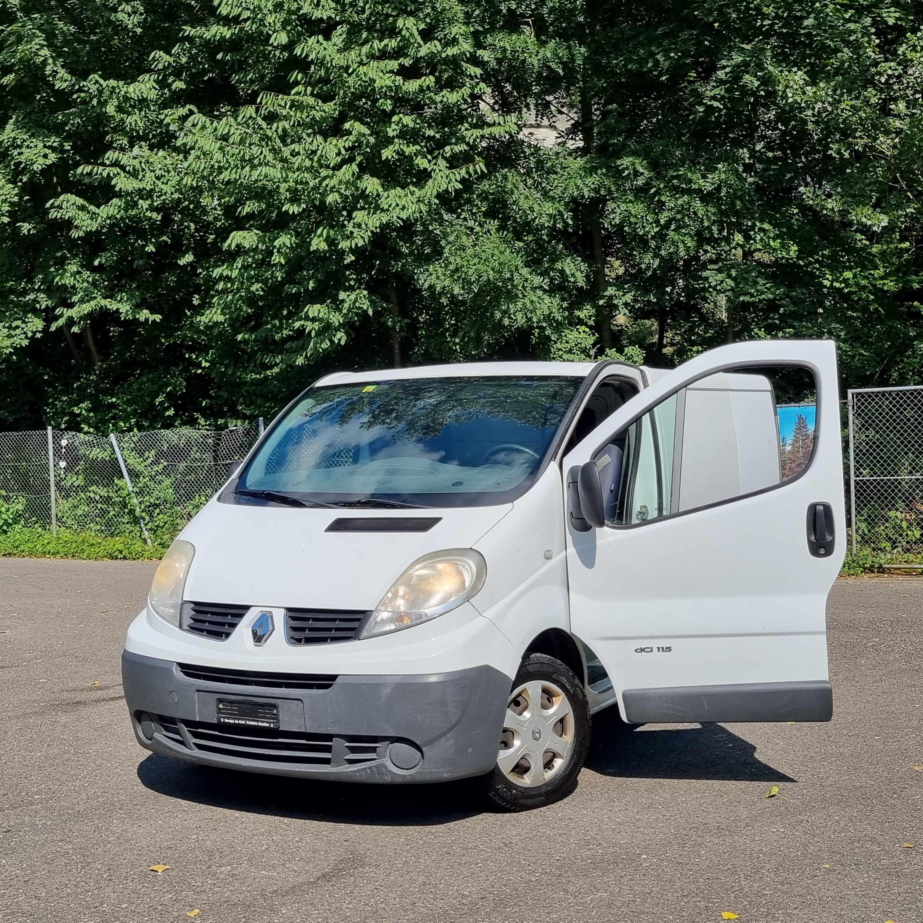 RENAULT Trafic 2.0 dCi 115 A 2.7t L1H1 Authentique