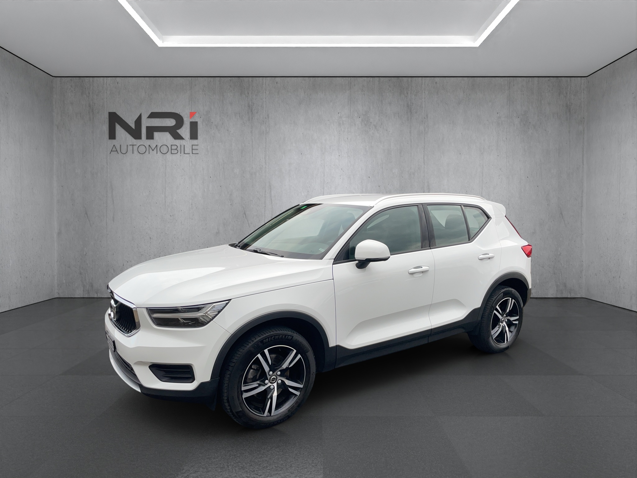 VOLVO XC40 2.0 T4 Momentum