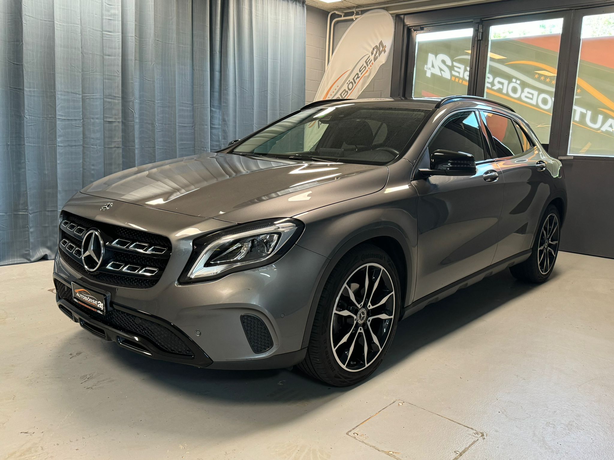 MERCEDES-BENZ GLA 200 Night Star 7G-DCT