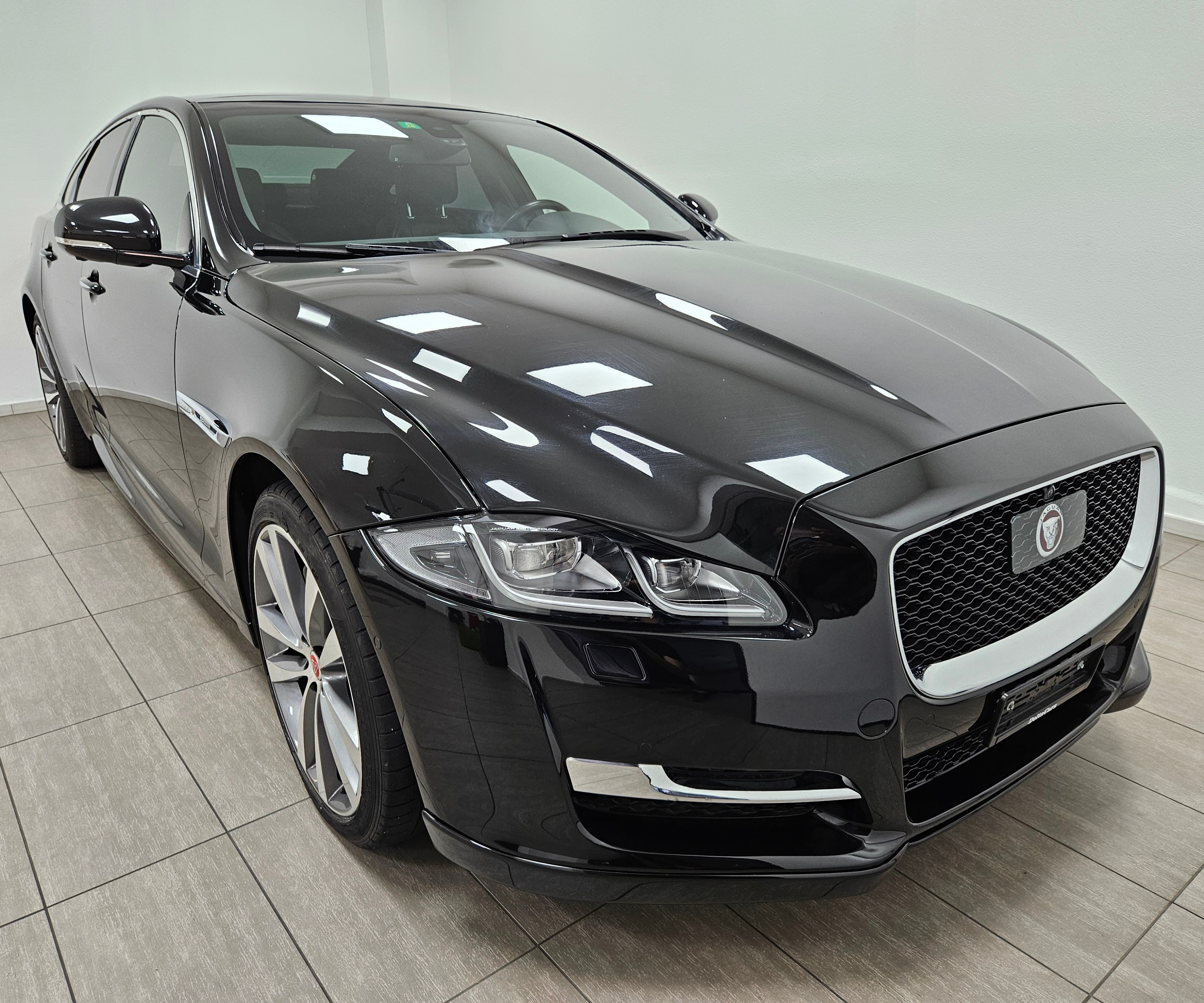 JAGUAR XJ 3.0 S/C R-Sport Automatic AWD