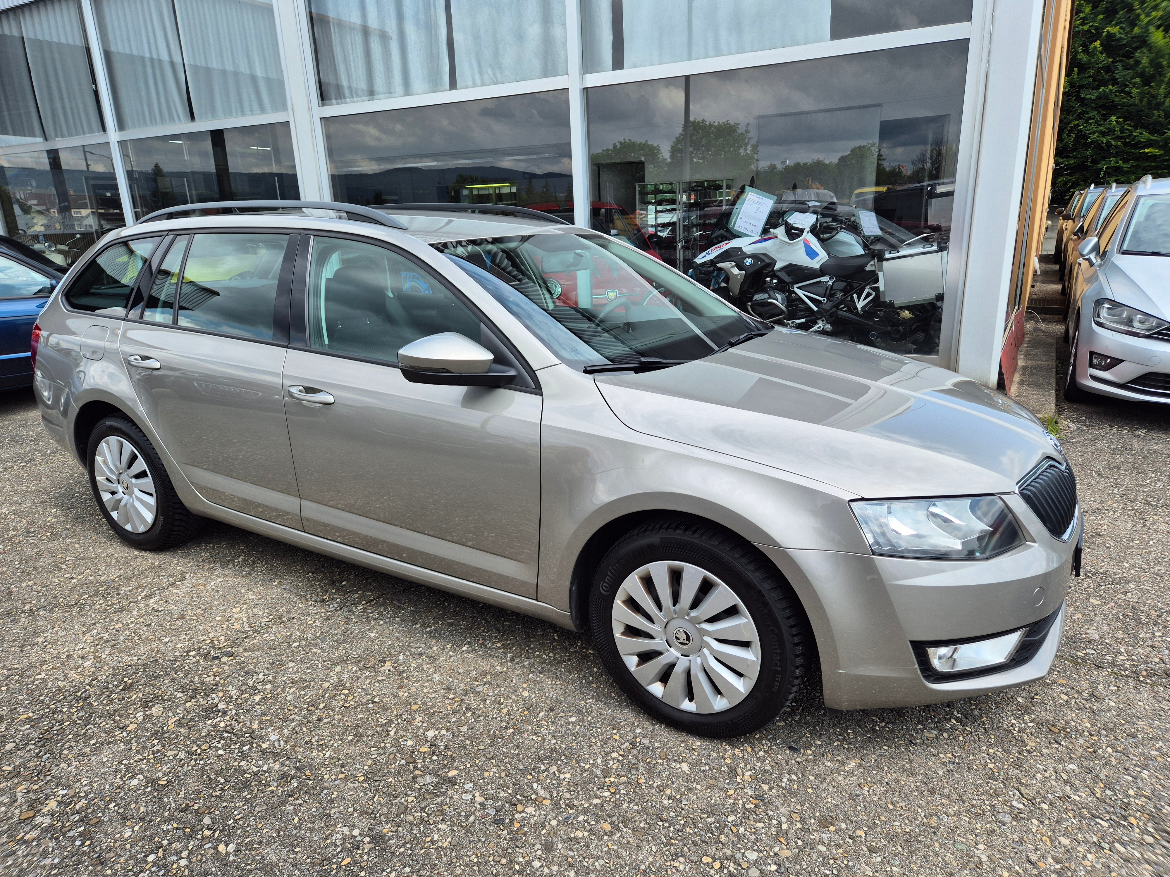 SKODA Octavia Combi 1.6 TDI Ambition DSG