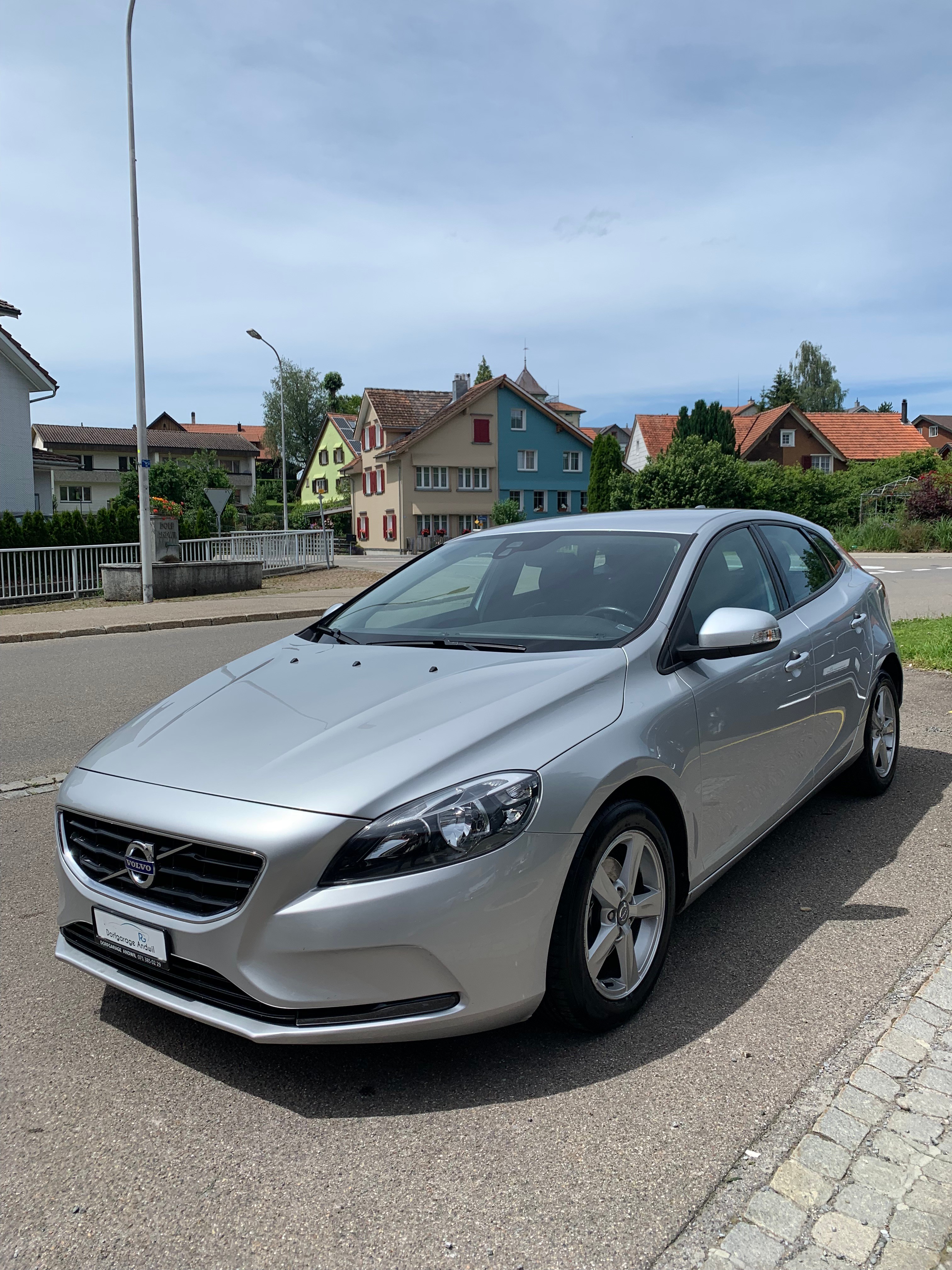 VOLVO V40 D2