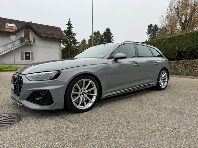 AUDI RS4 Avant quattro tiptronic