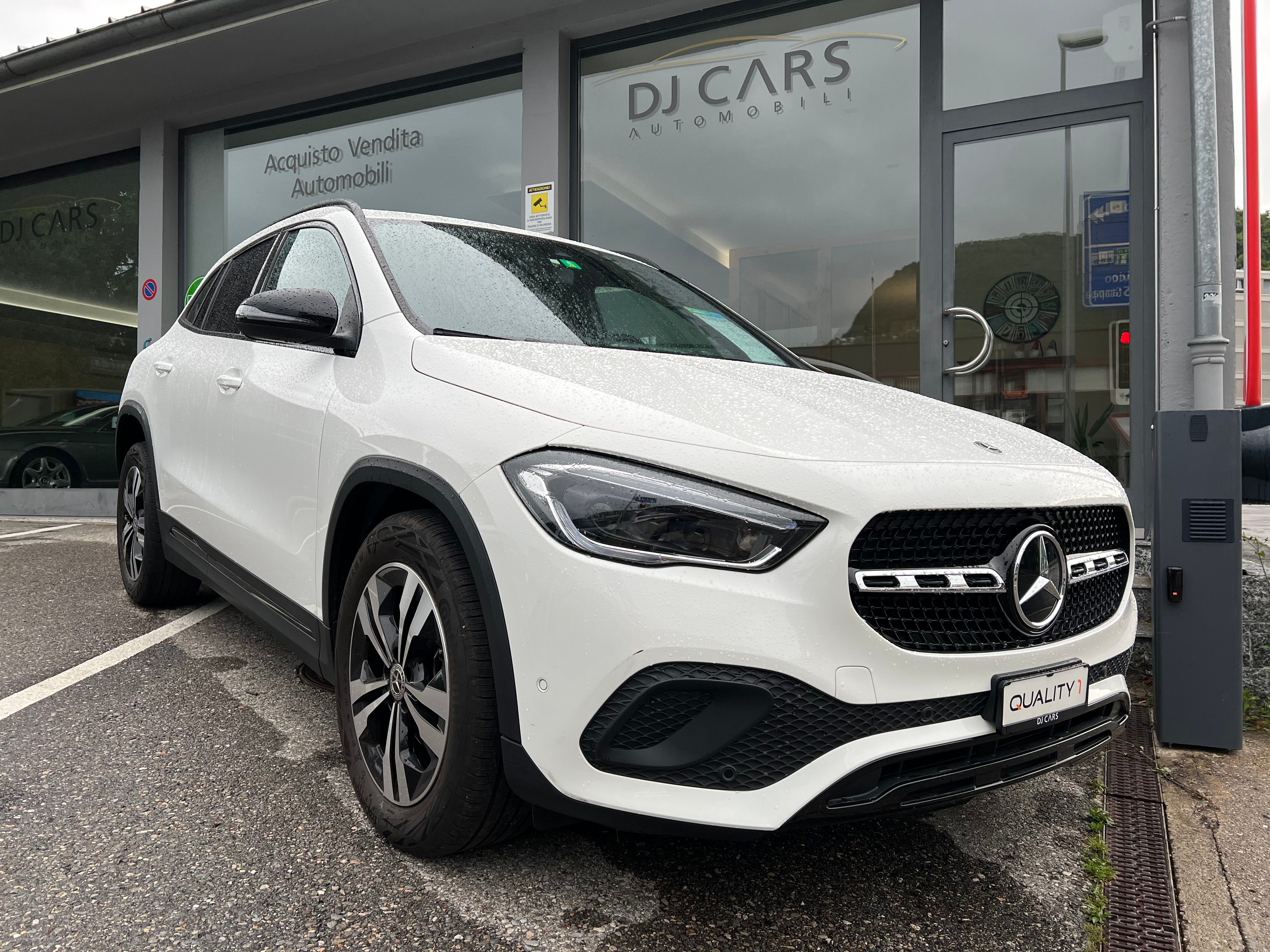 MERCEDES-BENZ GLA 180 Progressive 7G-DCT