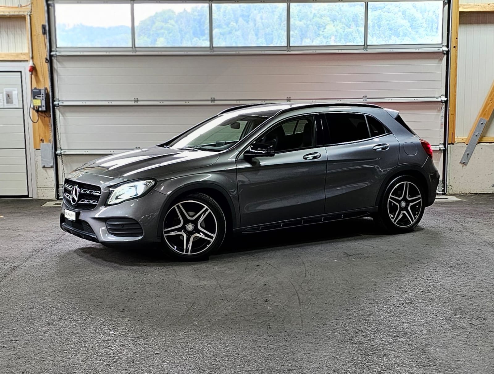 MERCEDES-BENZ GLA 200 d Swiss Star Edition AMG 4Matic 7G-DCT