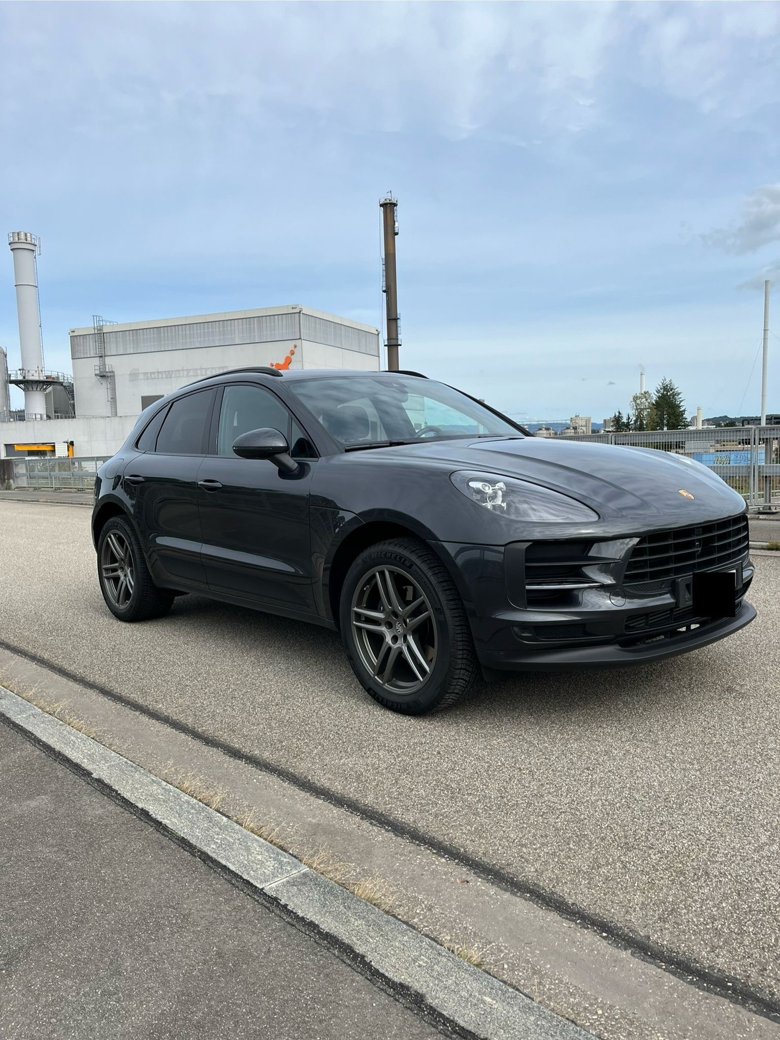 PORSCHE MACAN