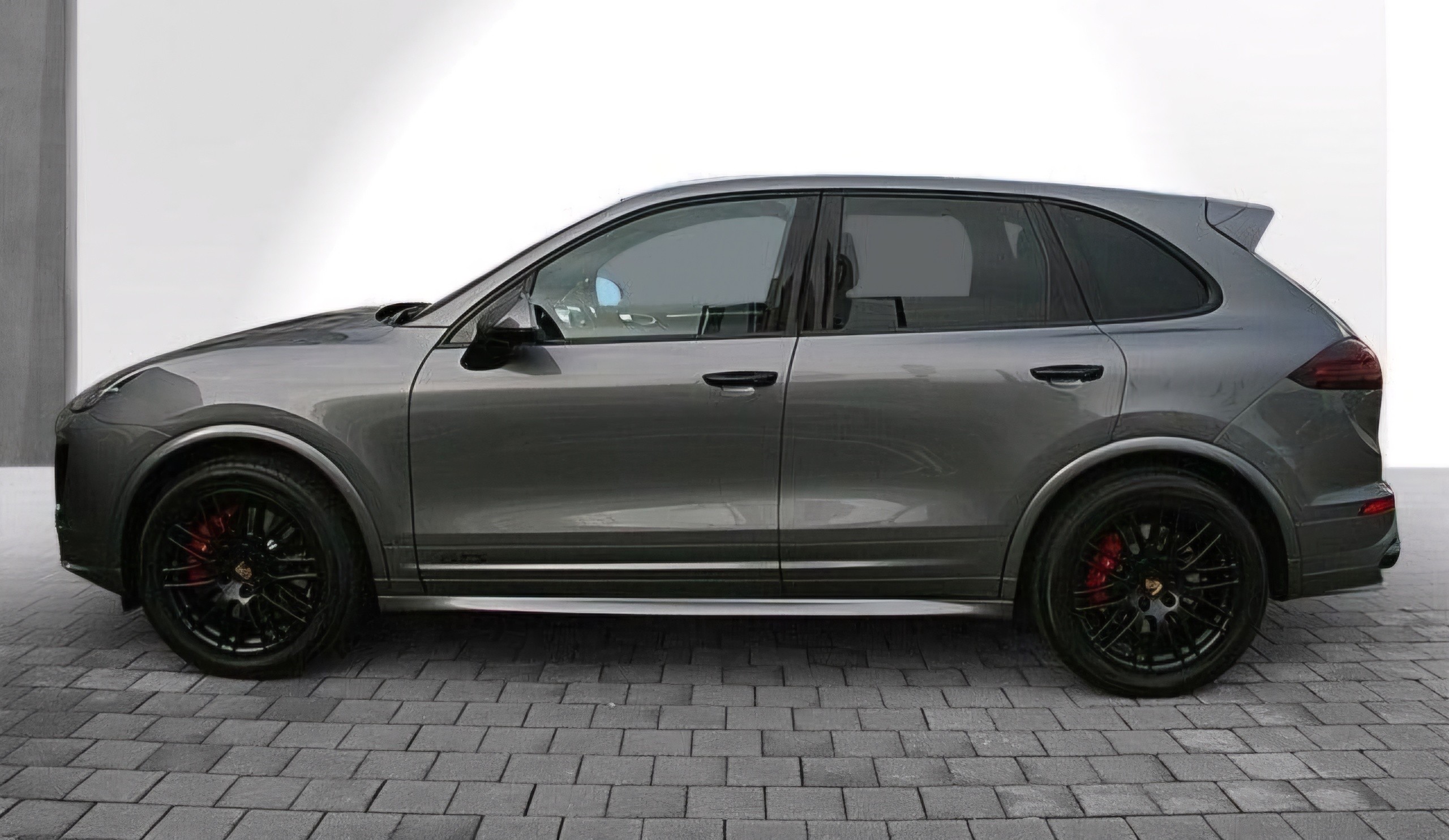 PORSCHE Cayenne GTS