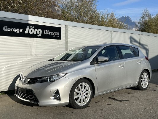 TOYOTA Auris 1.8 VVT-i HSD Sol