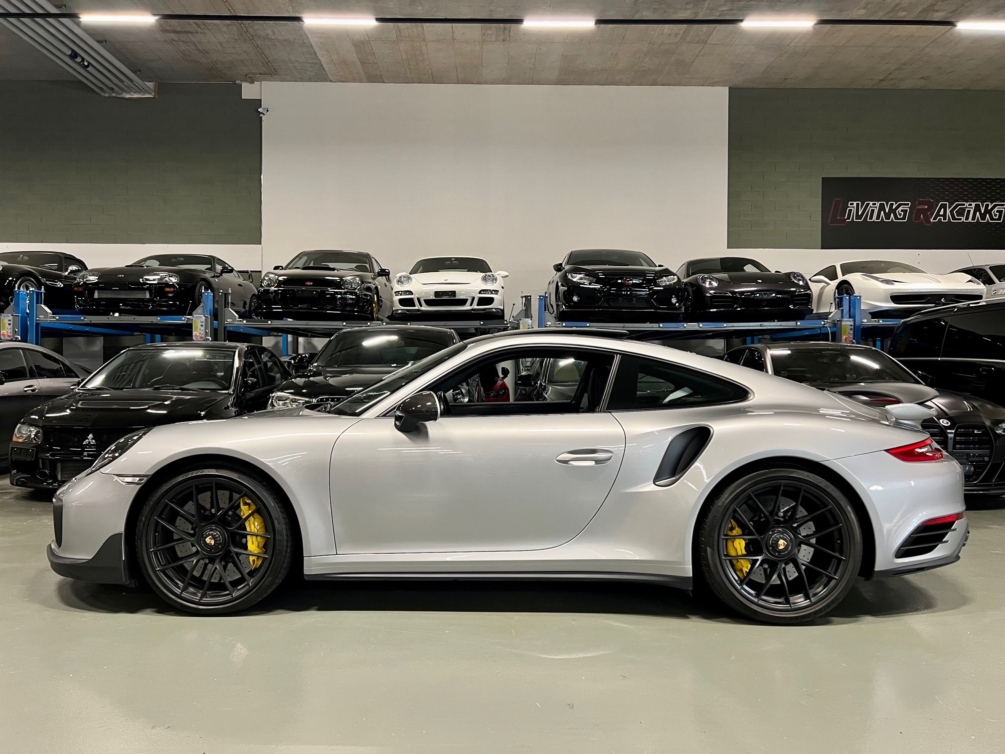 PORSCHE 911 Turbo S PDK