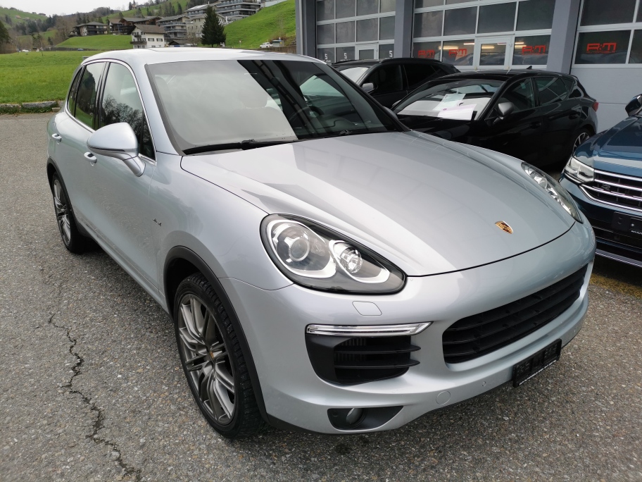 PORSCHE Cayenne Diesel Platinum Edition