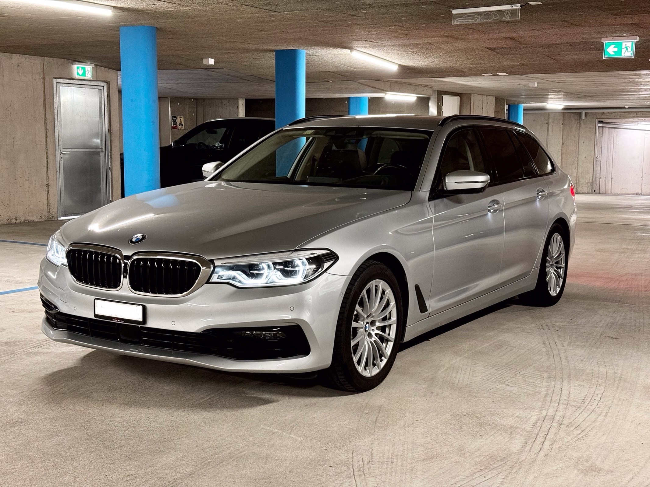 BMW 530d xDrive Touring Sport Line Steptronic