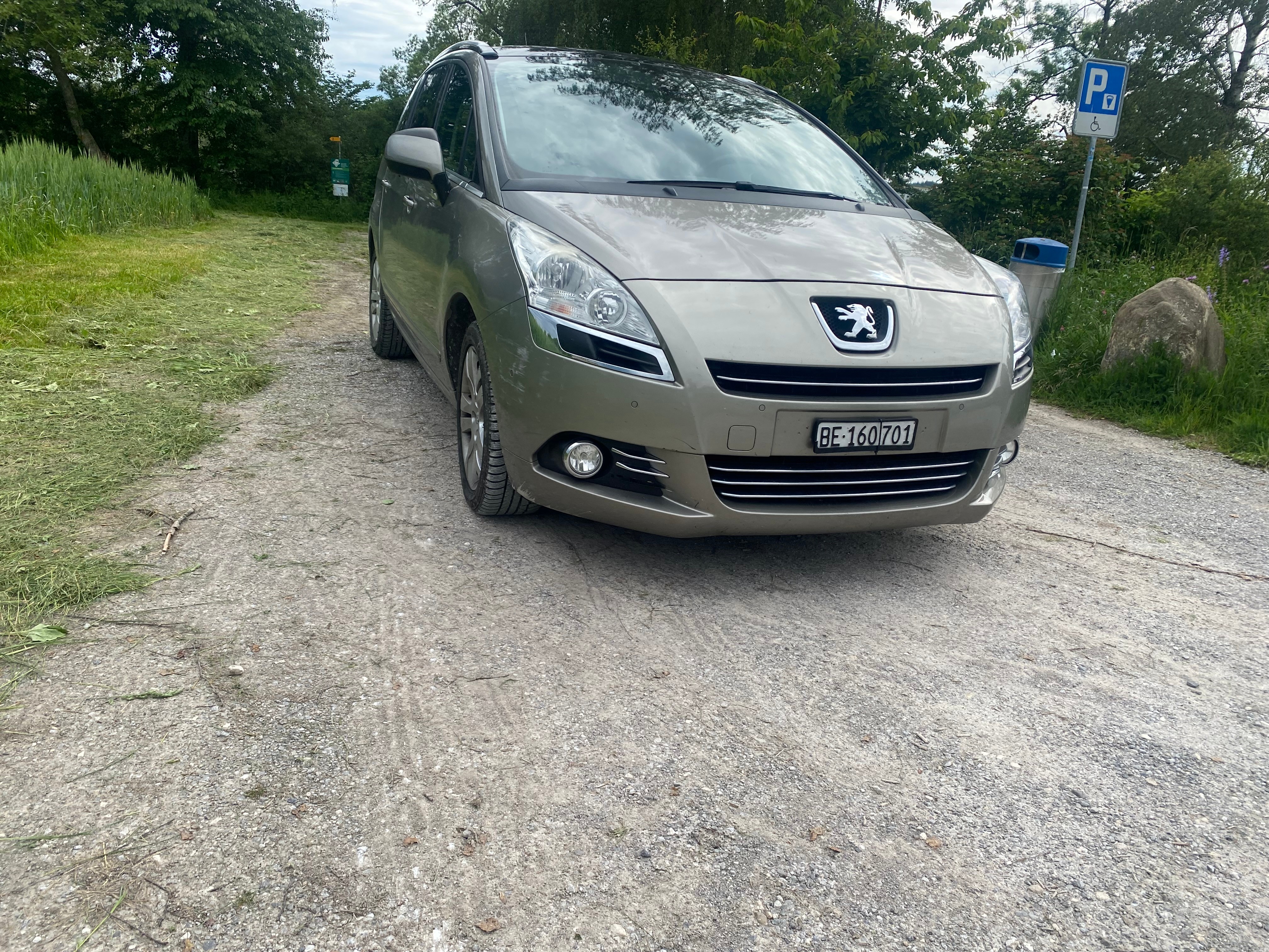 PEUGEOT 5008