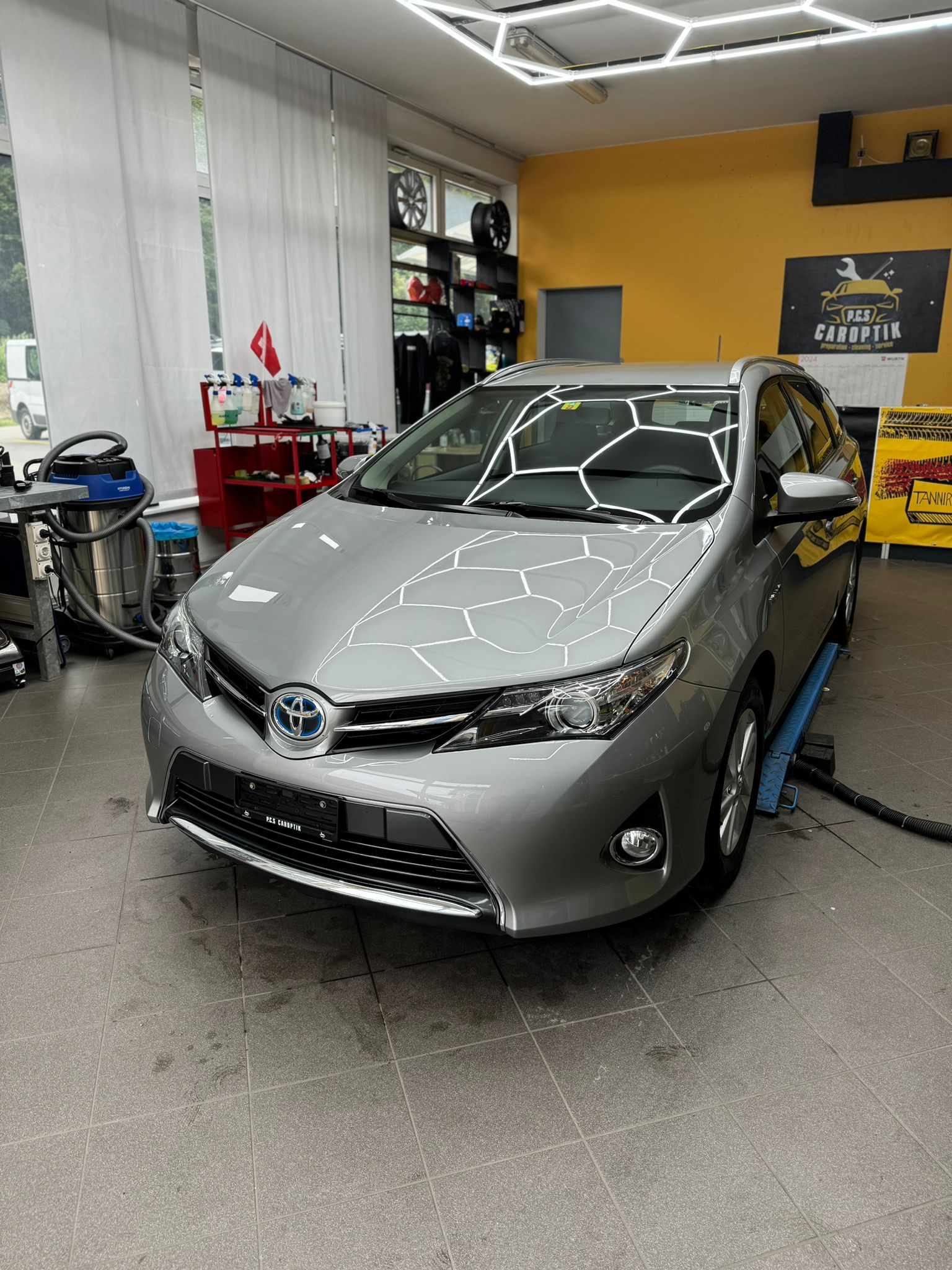 TOYOTA Auris Touring Sports 1.8 16V HSD Linea Luna