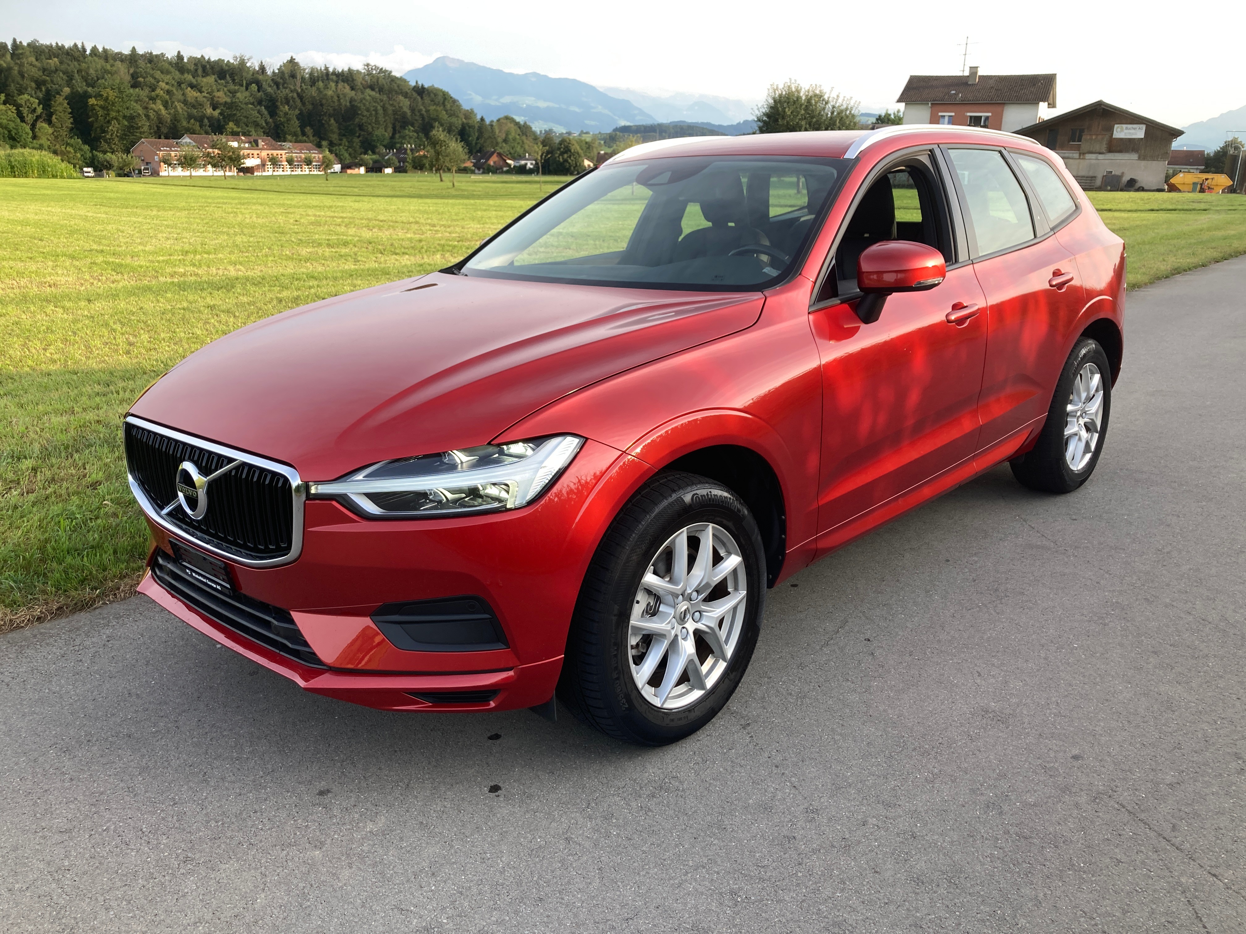 VOLVO XC60 T5 AWD Momentum Geartronic mit Anhängerkupplung