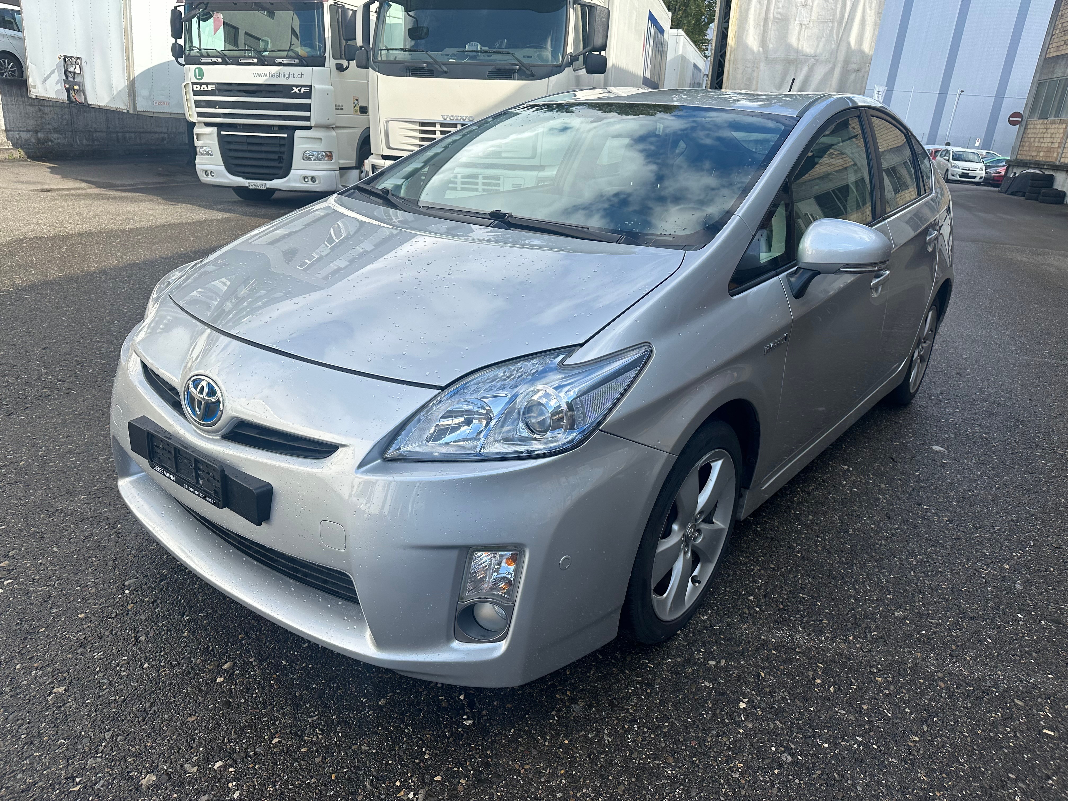 TOYOTA Prius 1.8 16V HSD Sol Premium