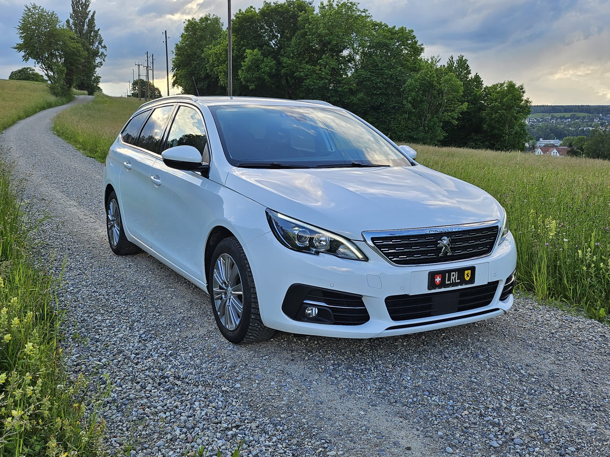 PEUGEOT 308 SW 1.5 BlueHDI Active EAT8