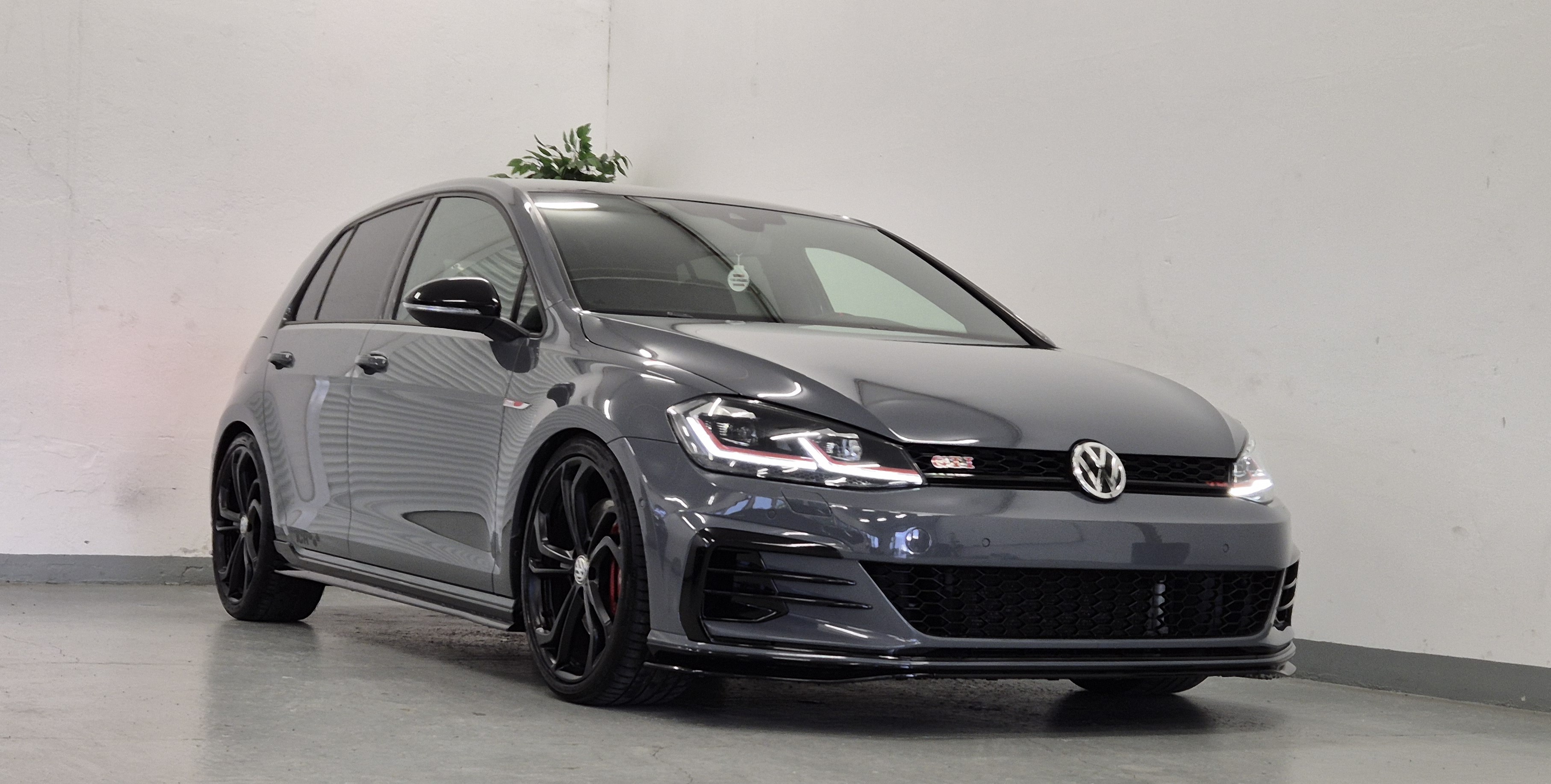 VW Golf 2.0 TSI GTI TCR DSG