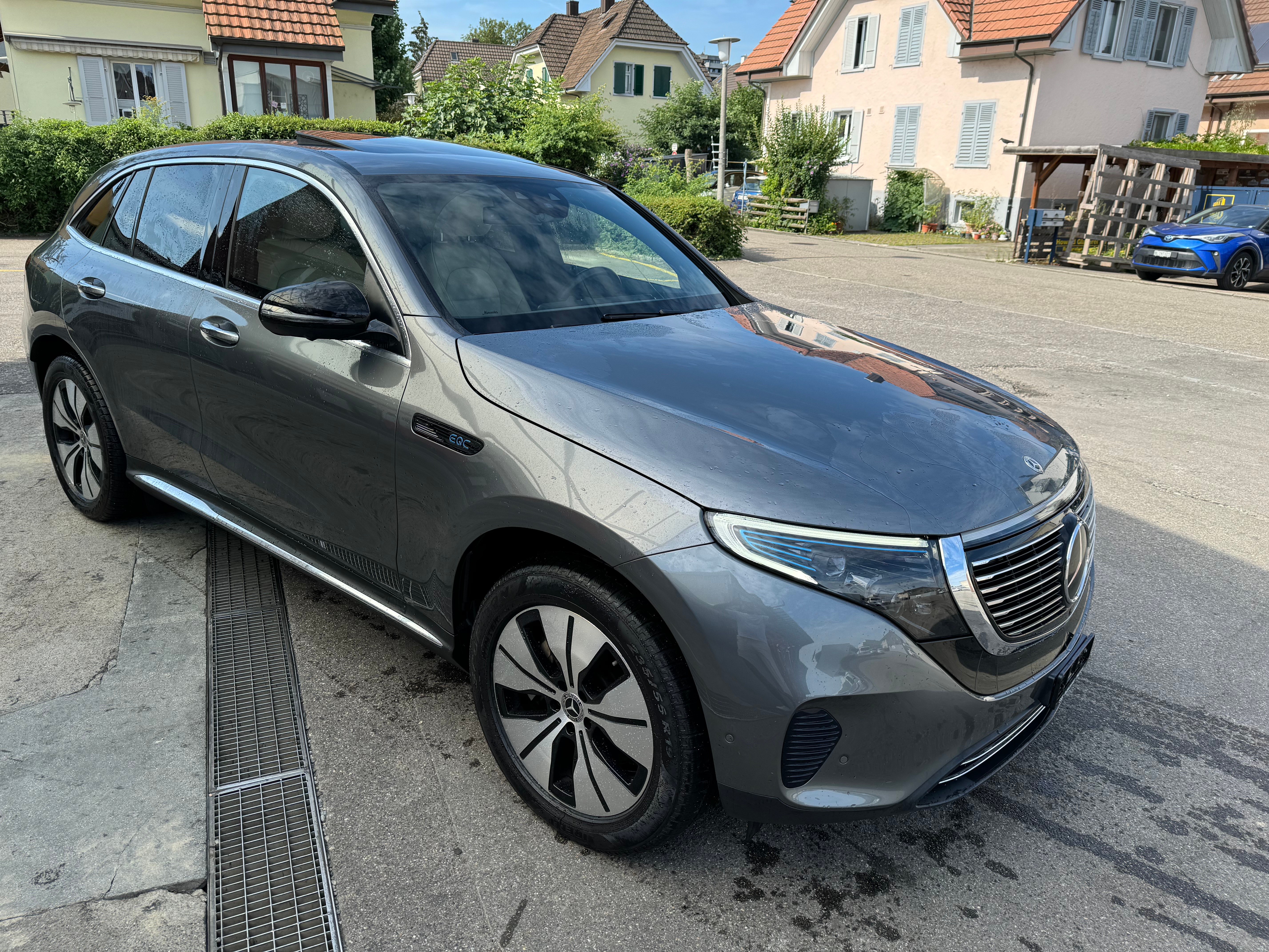 MERCEDES-BENZ EQC 400 AMG Line 4Matic