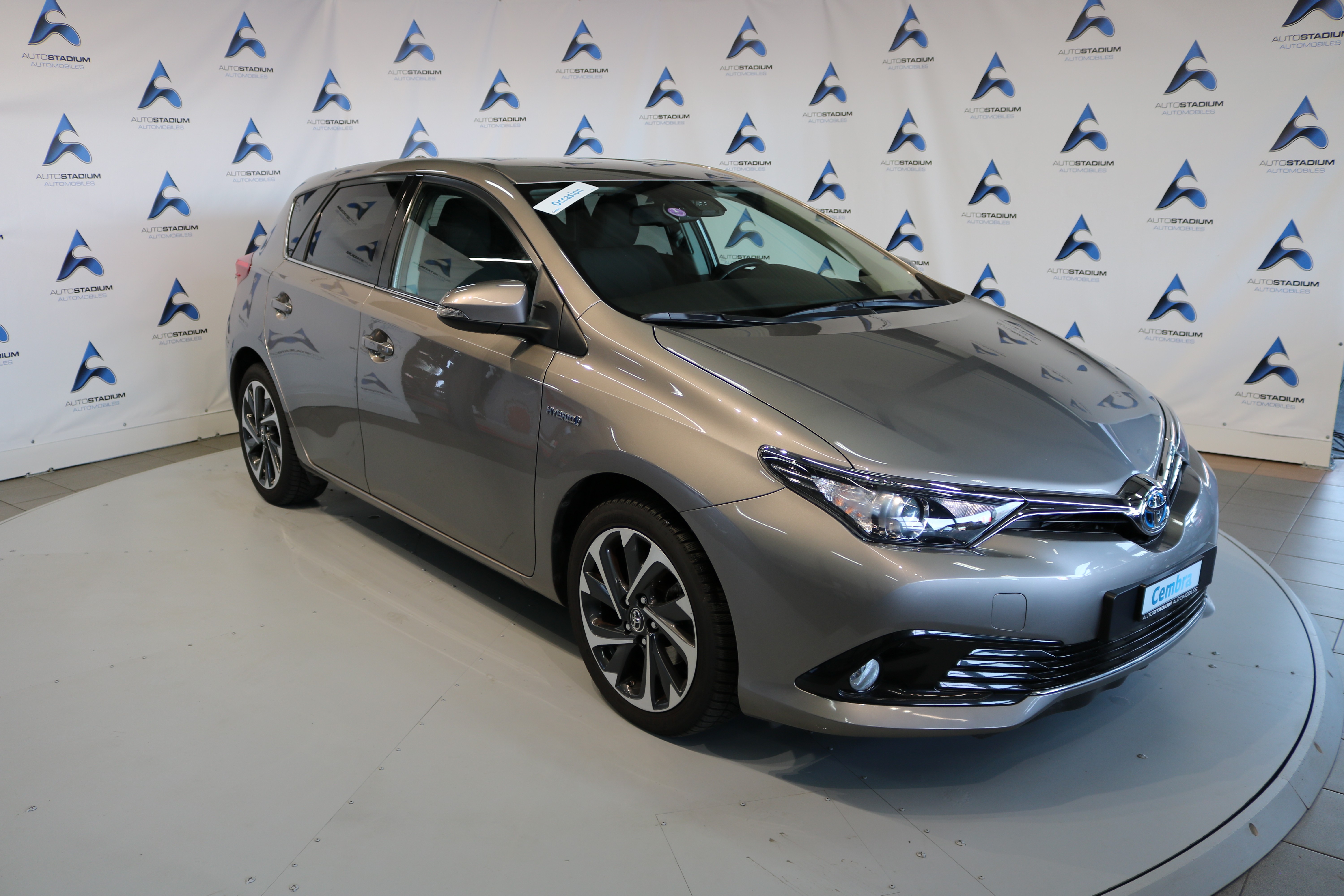 TOYOTA Auris 1.8 HSD Terra e-CVT