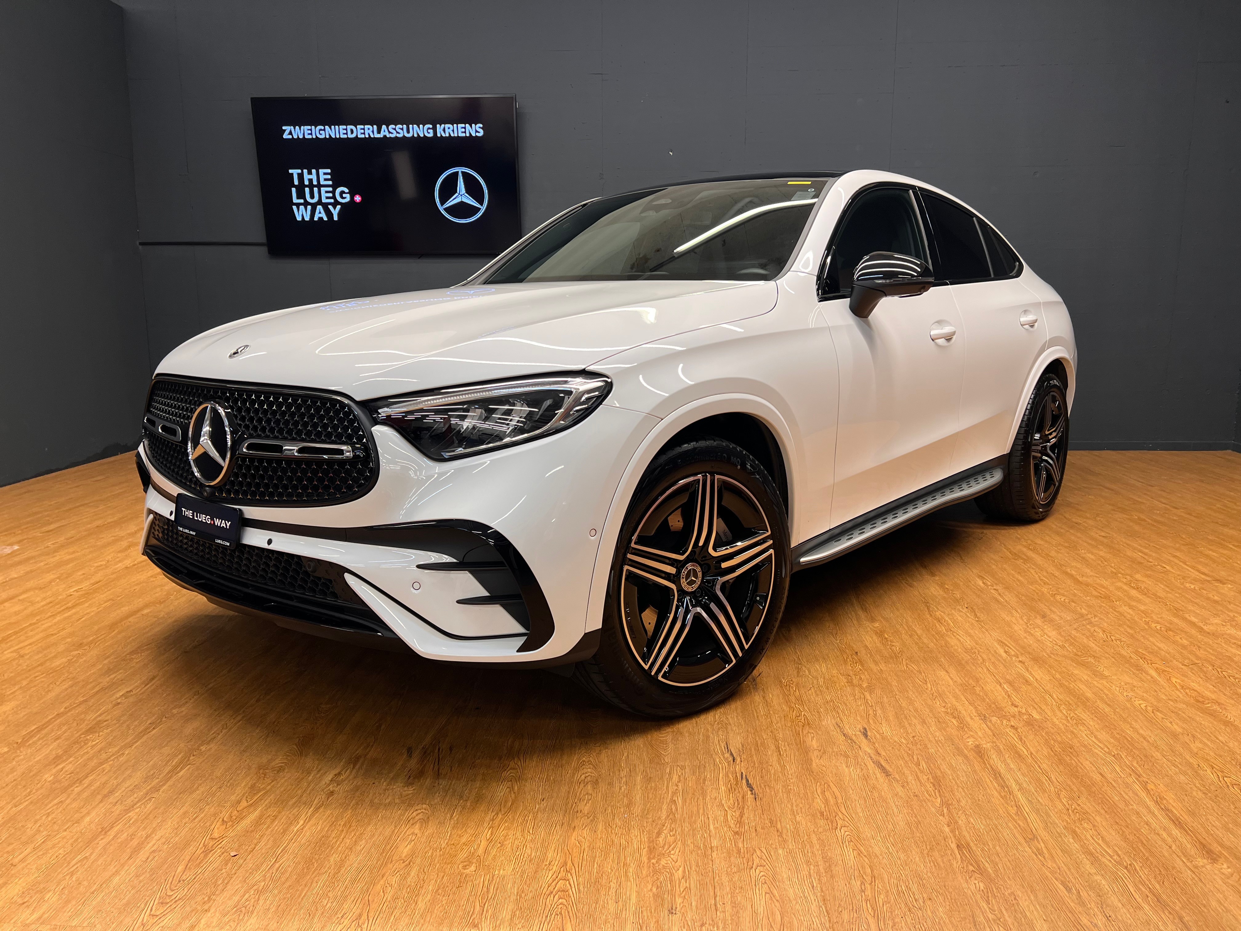 MERCEDES-BENZ GLC 300 4M - AMG - Coupé / 360 Grad Kamera / Panorama-Dach / Memory / 20 Zoll Räder