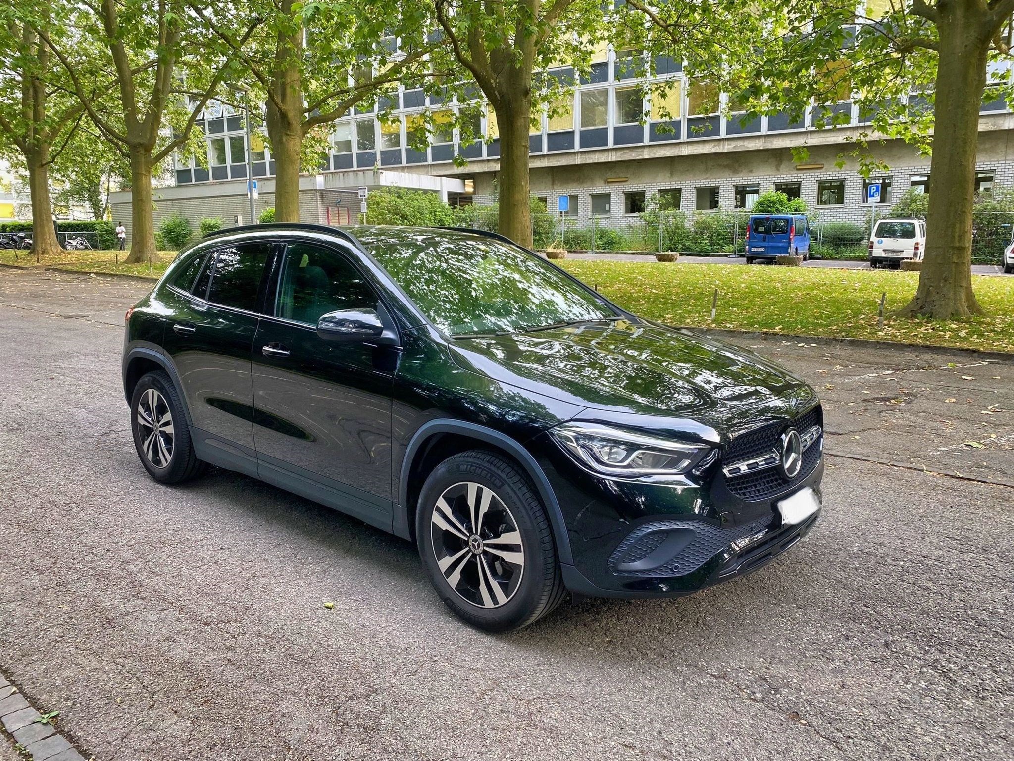 MERCEDES-BENZ GLA 200 Progressive