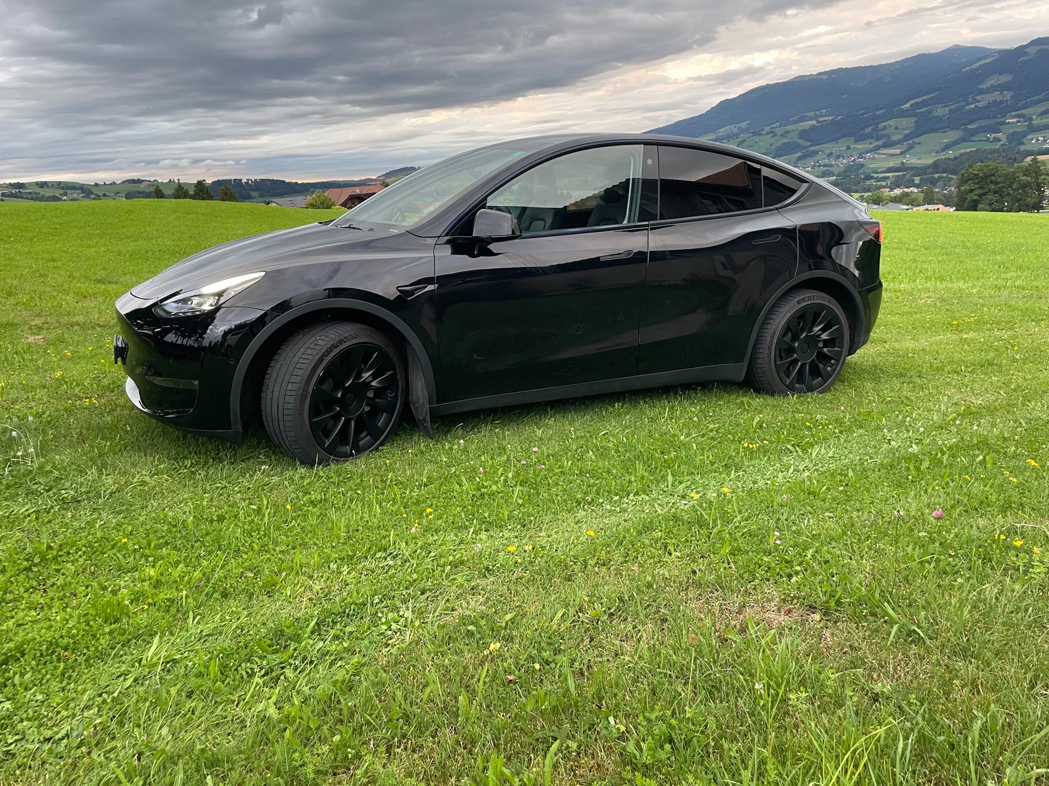 TESLA Model Y Long Range