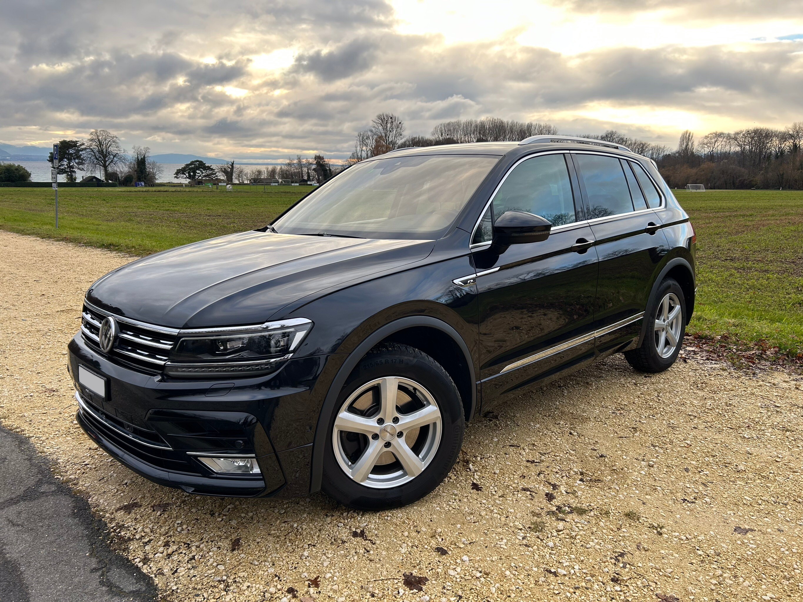 VW Tiguan 2.0TSI Highline 4Motion DSG R-Line Deepblack Perleffect