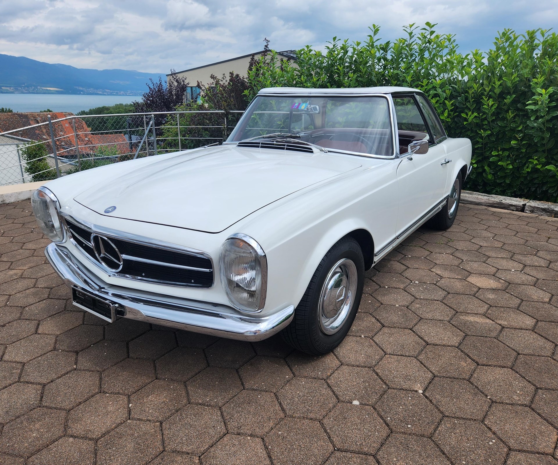 MERCEDES-BENZ SL 230 Cabriolet Pagode