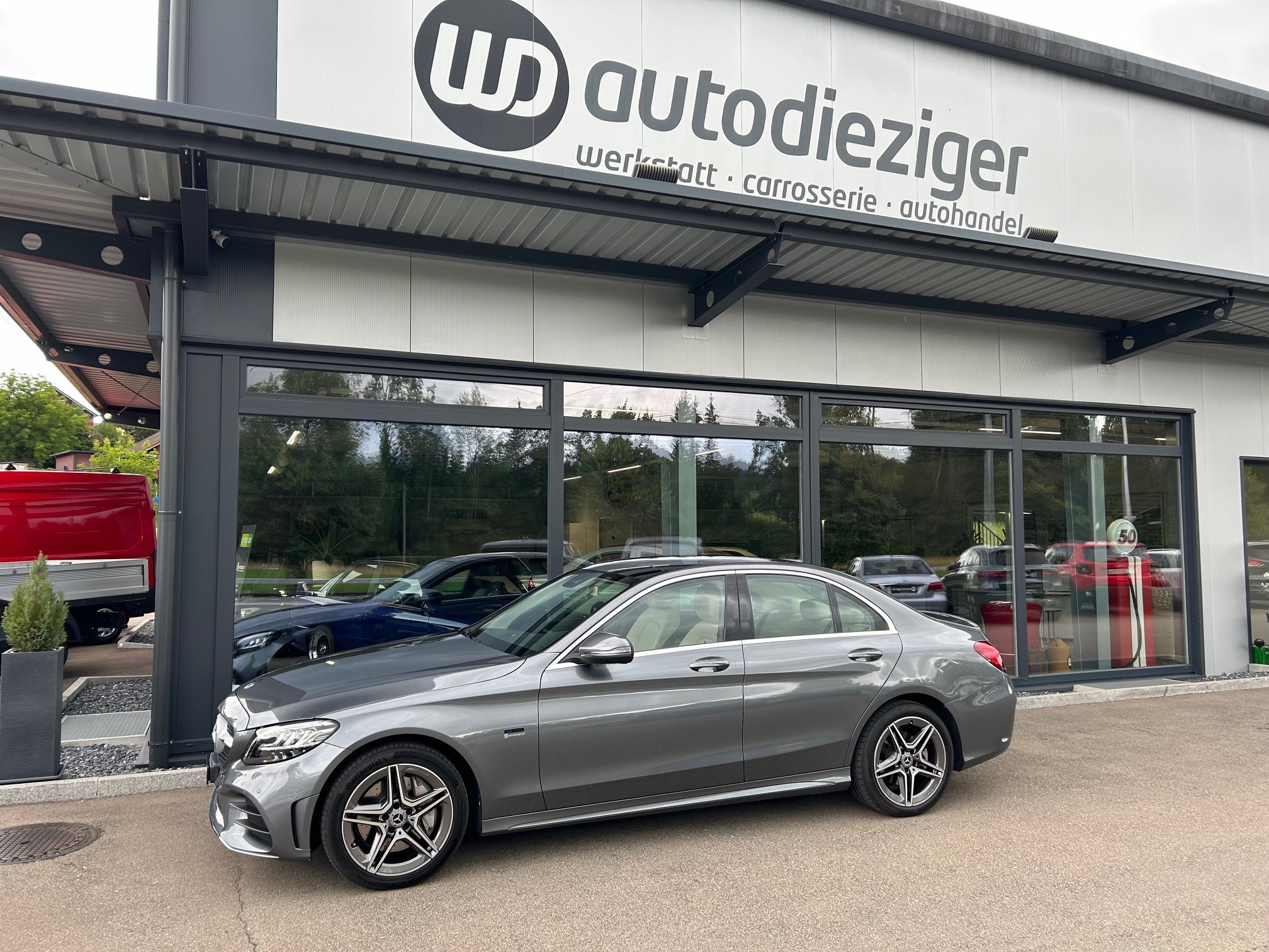 MERCEDES-BENZ C 300 e AMG Line 4Matic 9G-Tronic