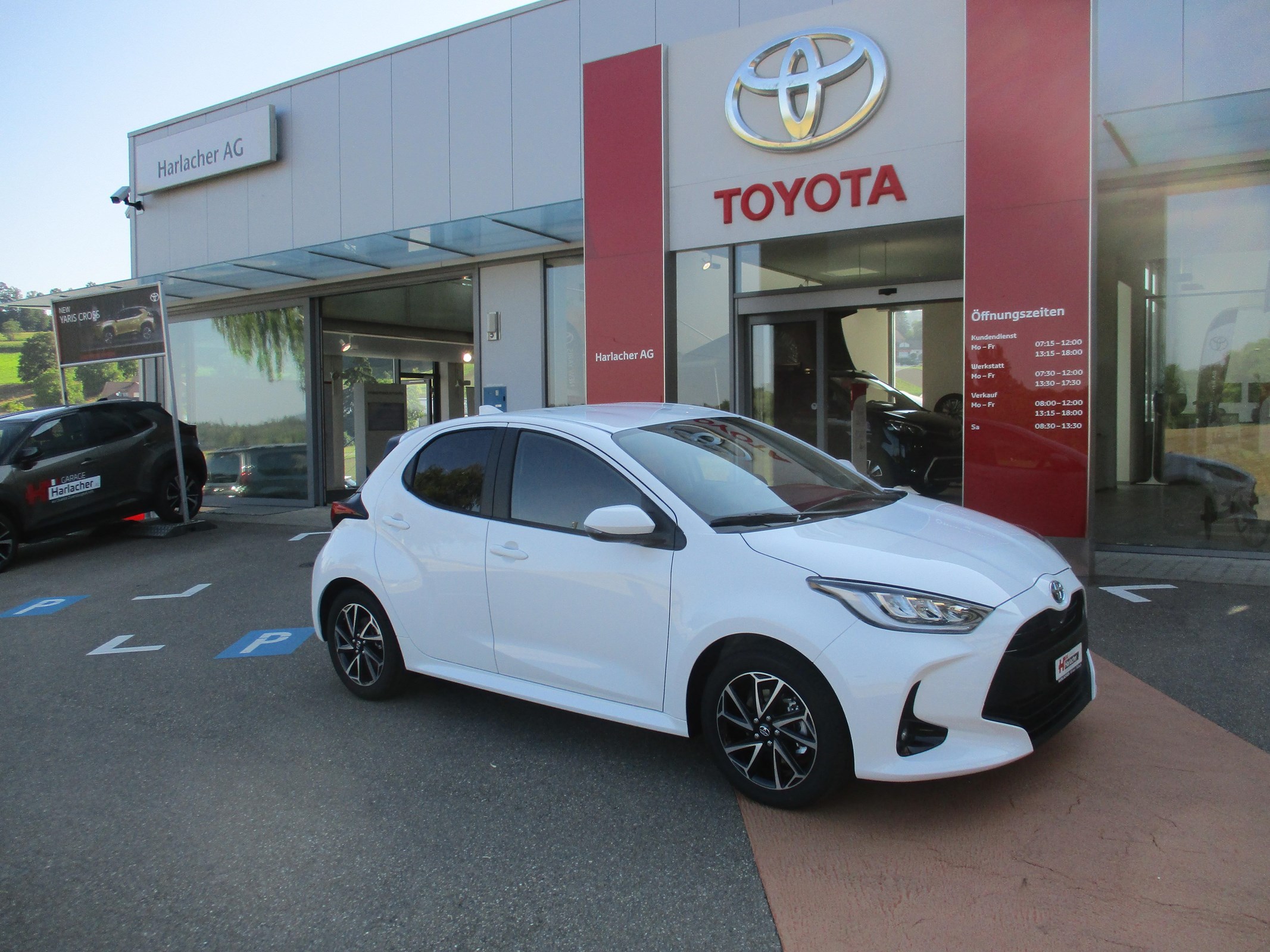 TOYOTA Yaris 1.5 VVT-i HSD Trend