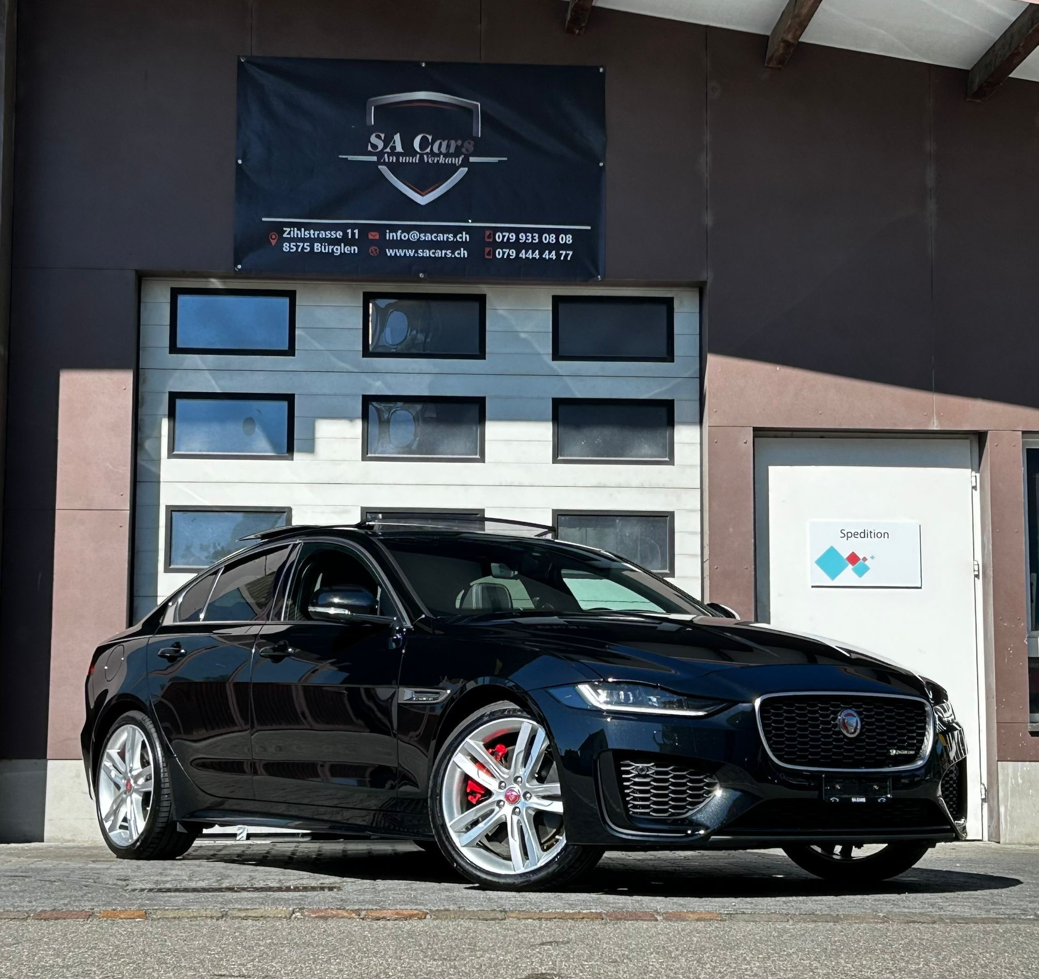 JAGUAR XE 2.0 R-Dynamic SE P300 AWD Automat