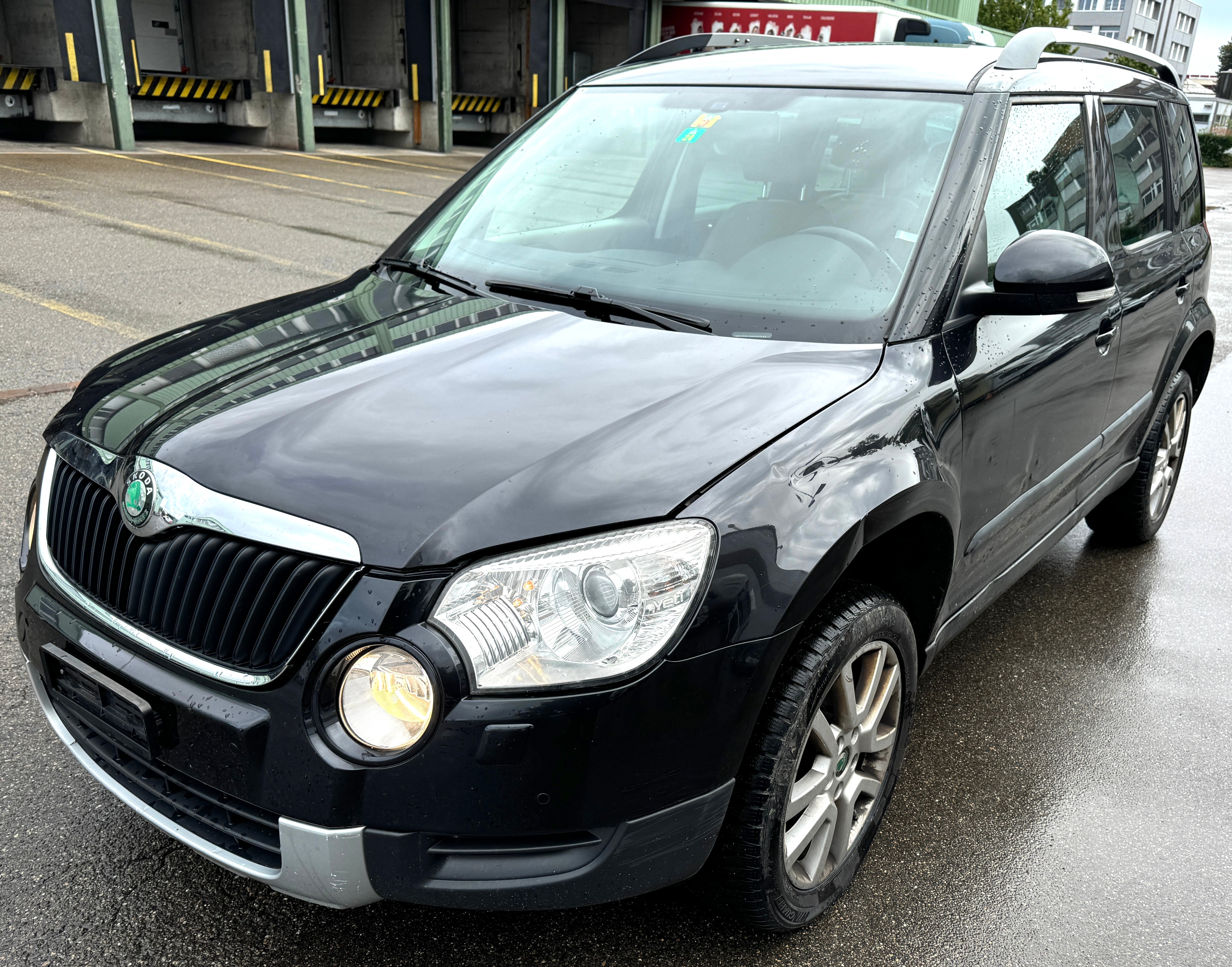 SKODA Yeti 2.0 TDI Ambition 4x4 (Klima, Xenon, Leder, AHK, BO5)