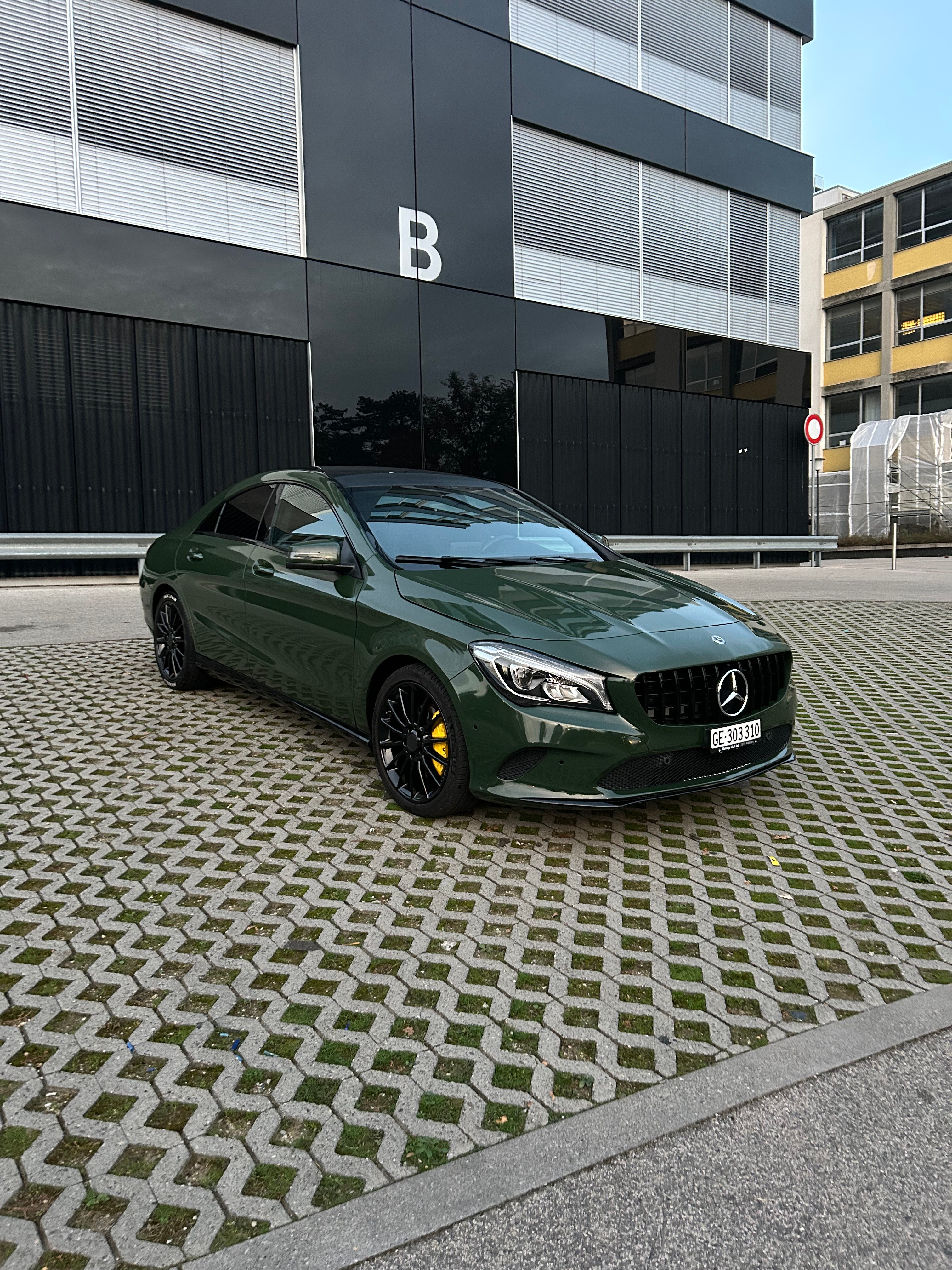 MERCEDES-BENZ CLA 200 Night Star 7G-DCT