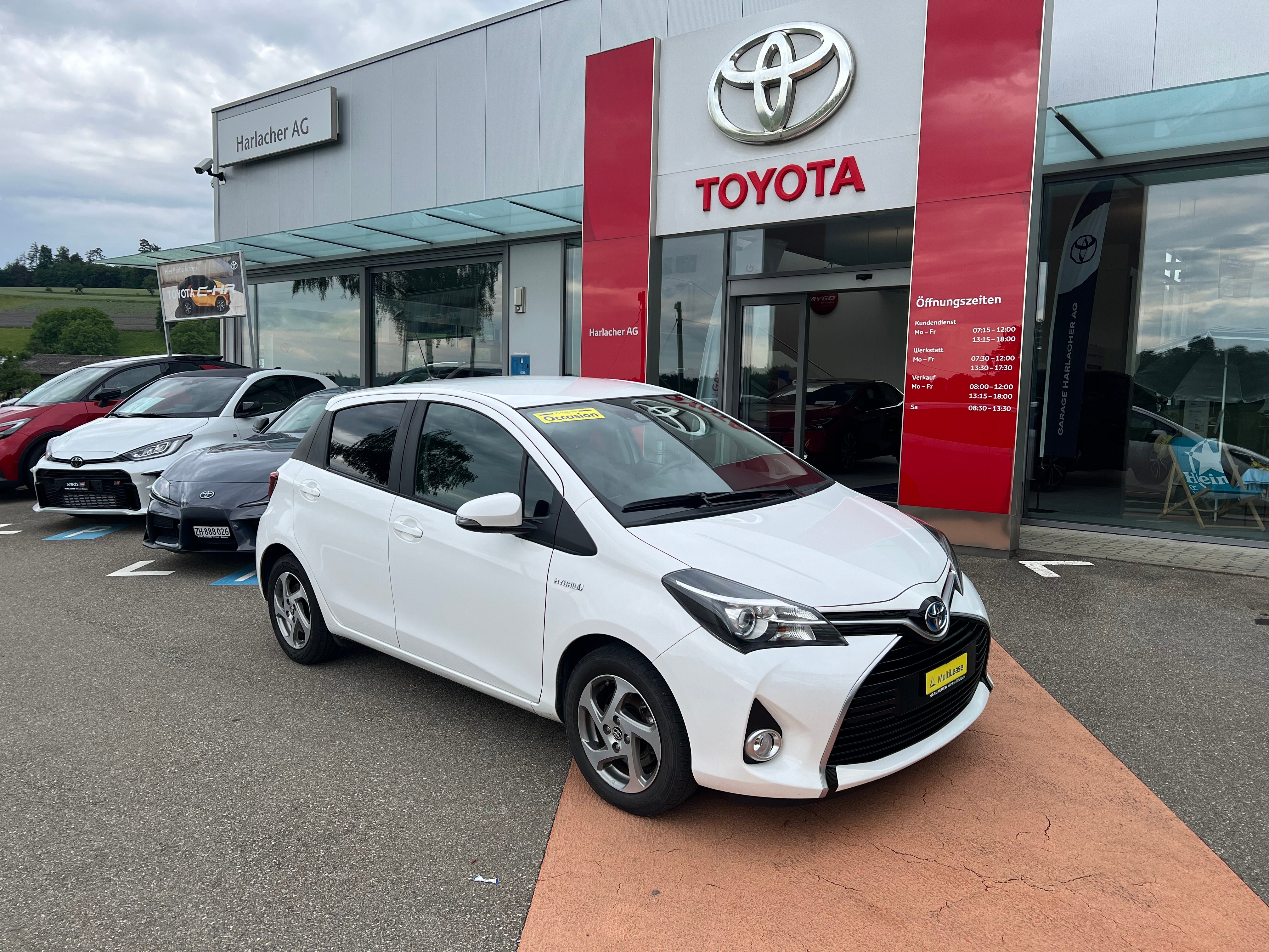 TOYOTA Yaris 1.5 VVT-i Hybrid Trend e-CVT