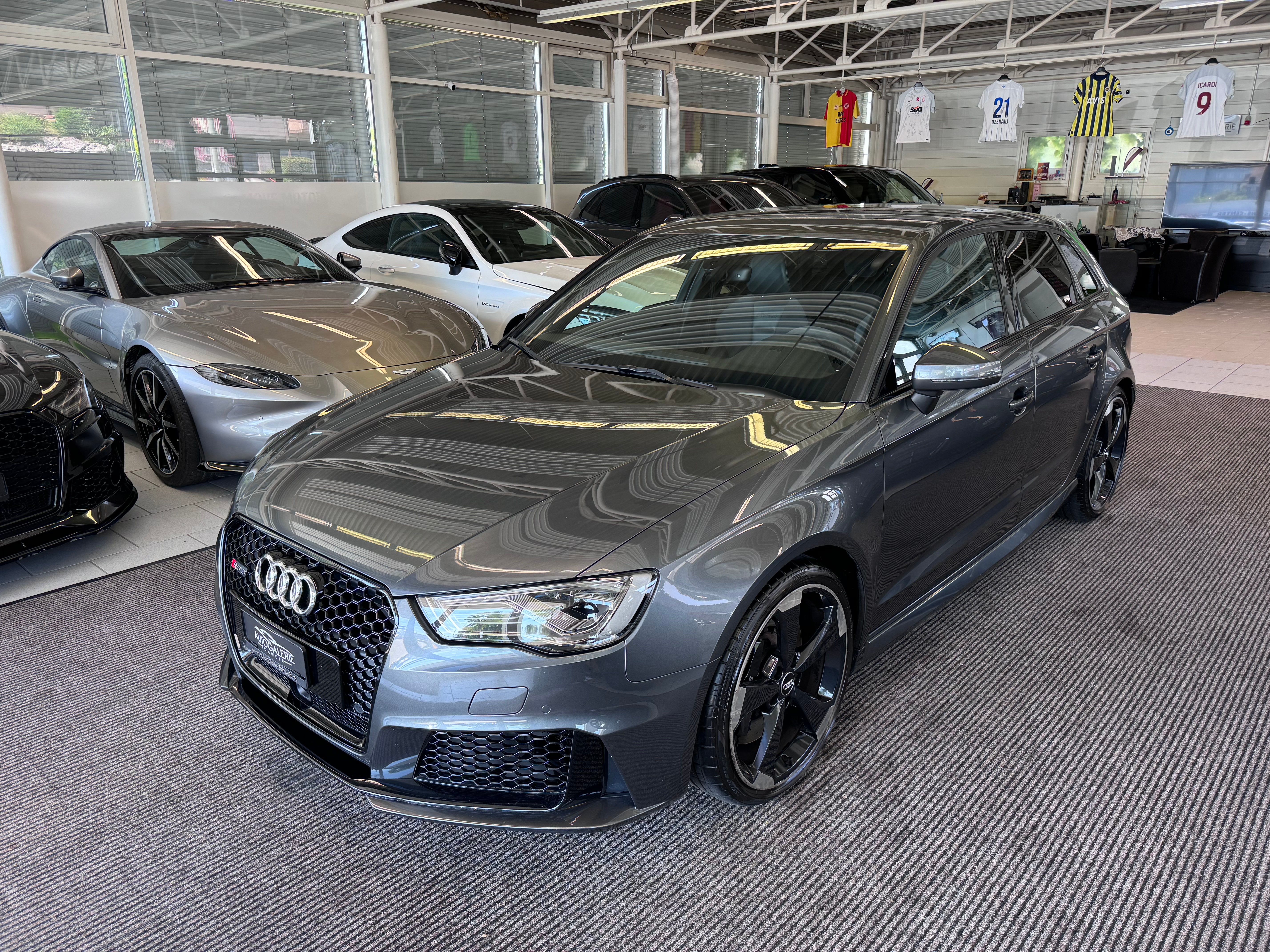 AUDI RS3 2.5 TSI quattro S-tronic | CH Fahrzeug | Erstbesitz | B&O | Originalzustand | Ohne OPF |