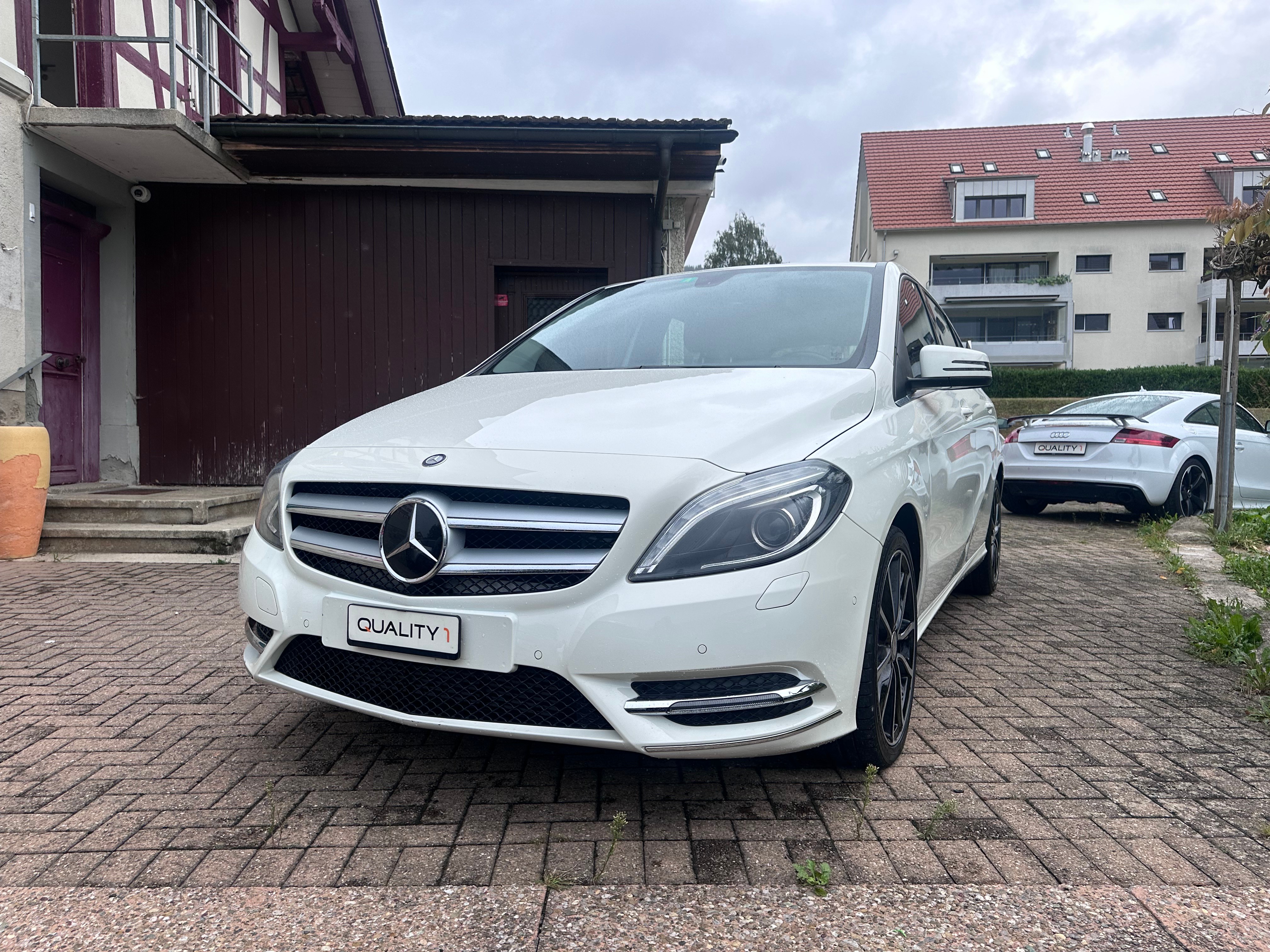 MERCEDES-BENZ B 200 7G-DCT