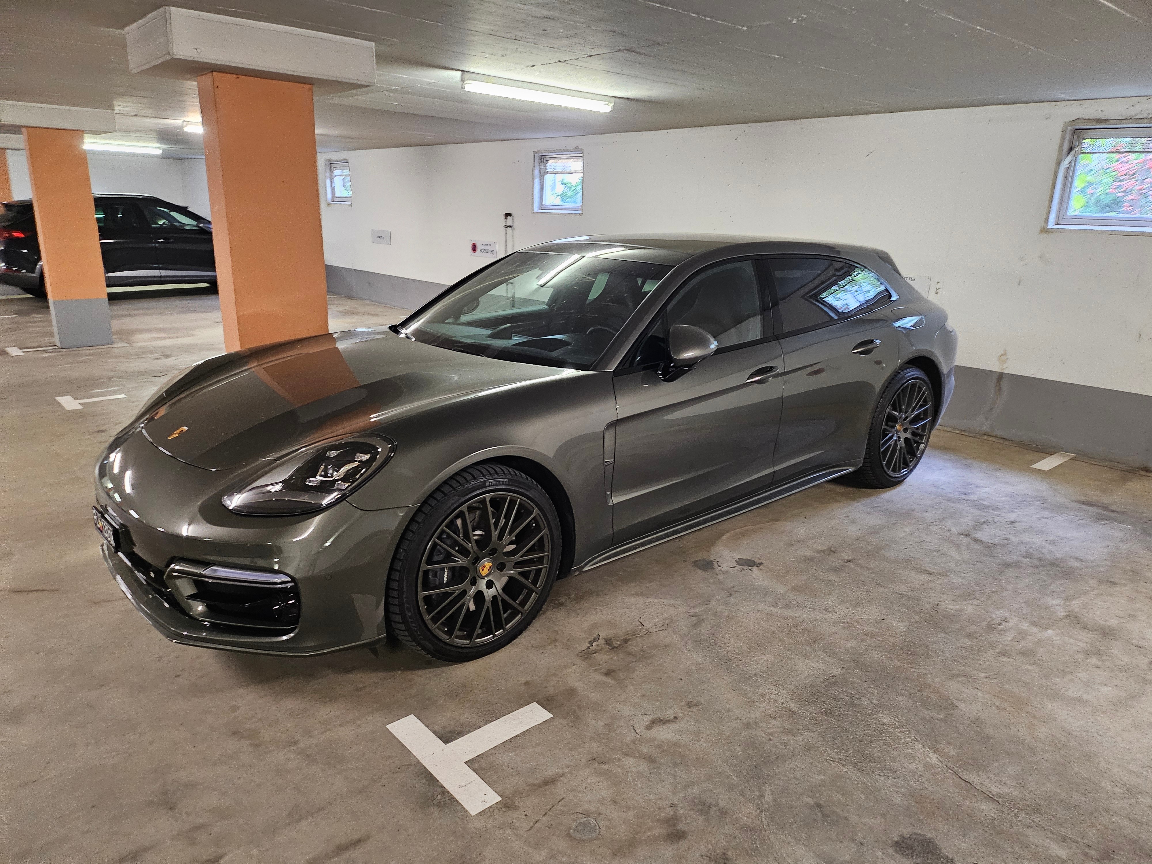 PORSCHE Panamera 4 E-Hybrid Platinum Edition / neue Winterreifen / Aufbereitung und Carbonpaket