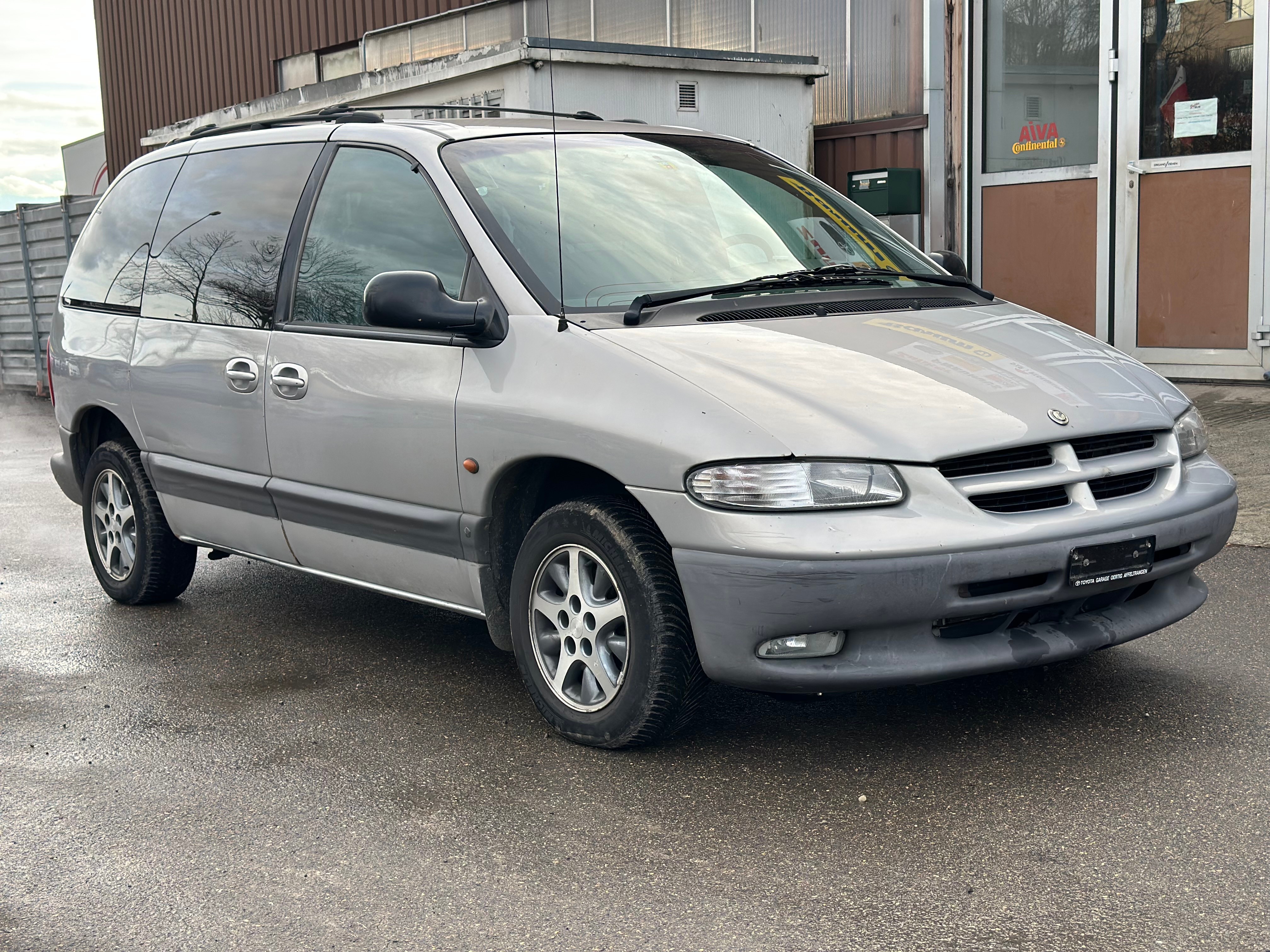 CHRYSLER Voyager 3.3 LE