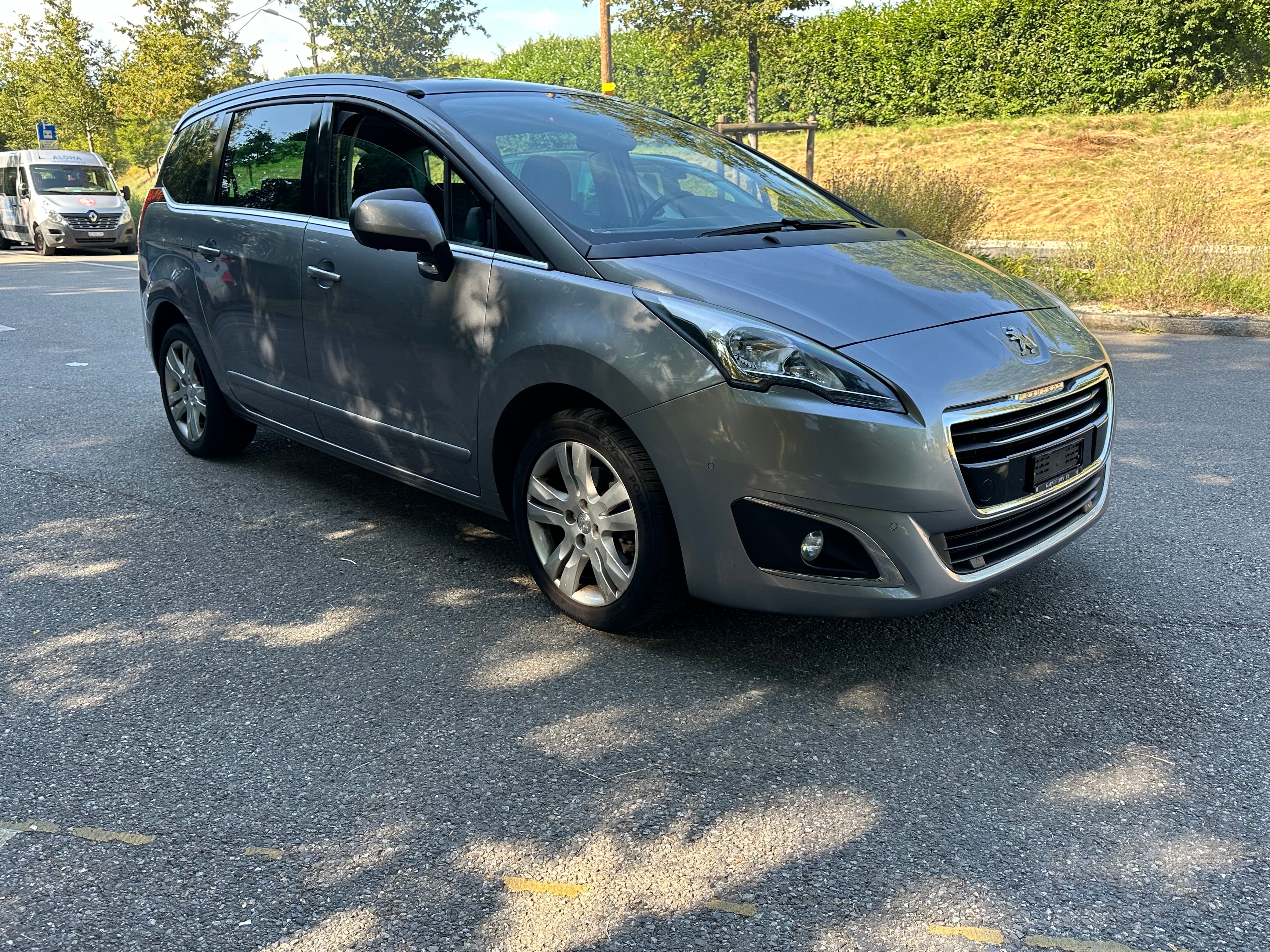 PEUGEOT 5008 1.6 BlueHDi Allure Tiptronic