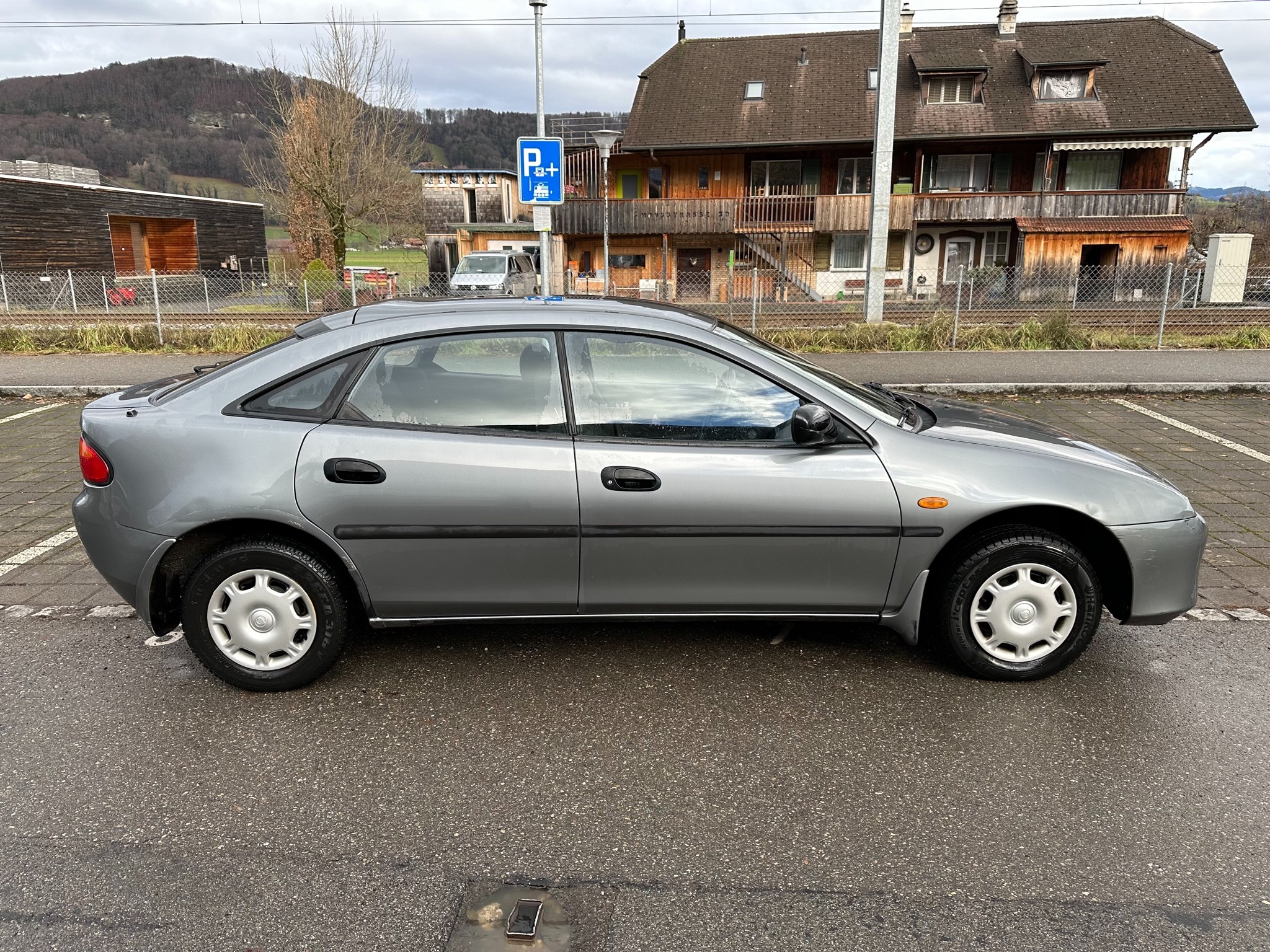 MAZDA 323 F 1.5i