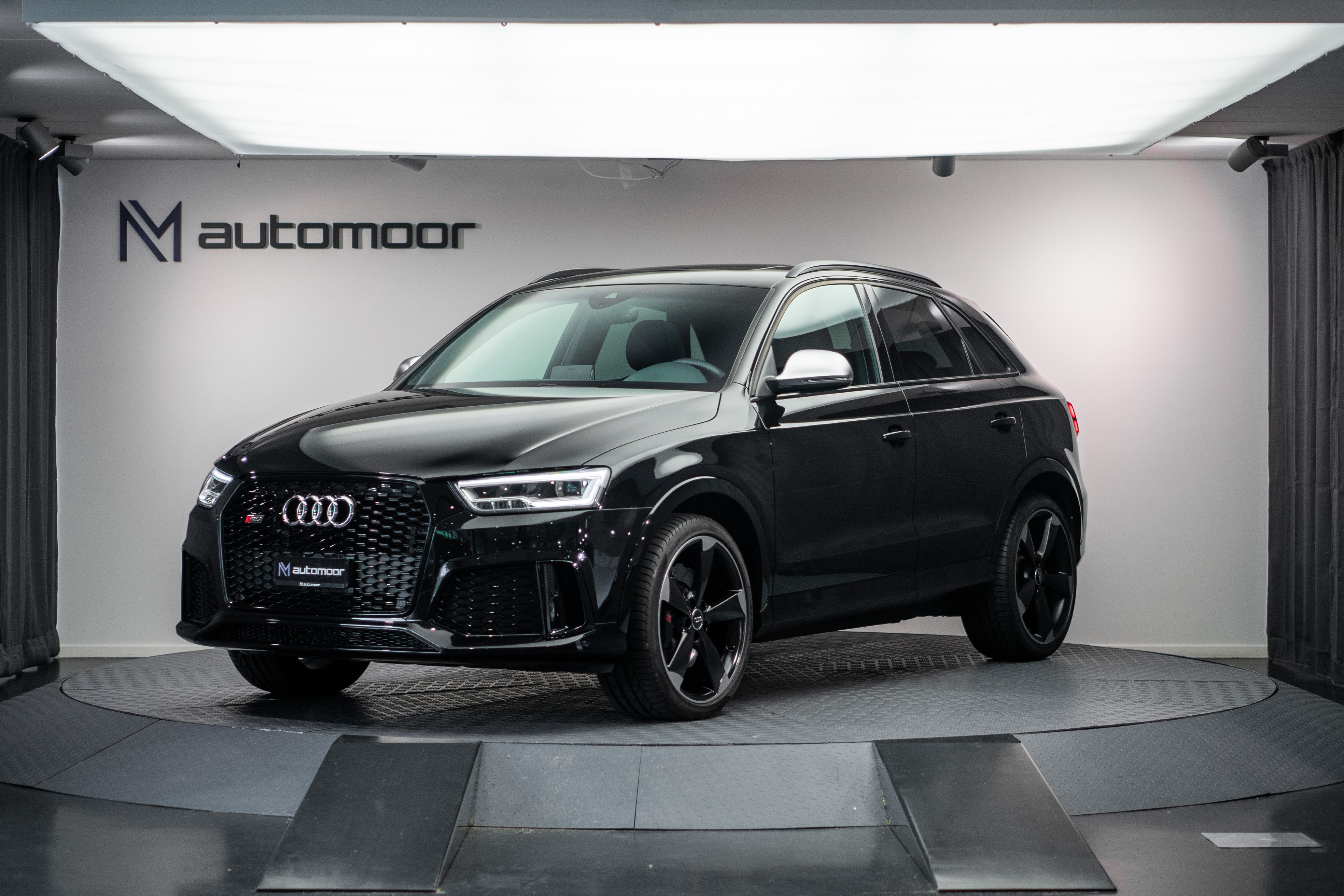 AUDI RS Q3 2.5 TFSI quattro S-tronic *CH-Fahrzeug* *Panorama* *Bose* *Carbon*