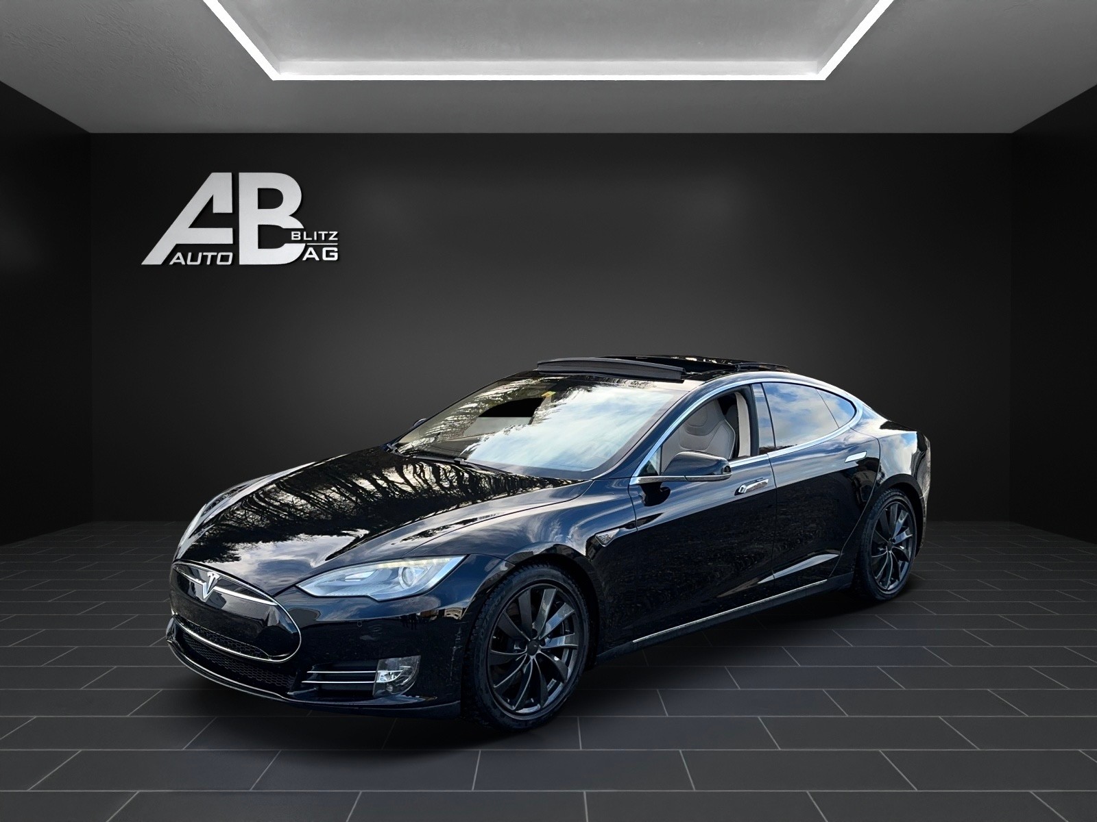 TESLA Model S 85