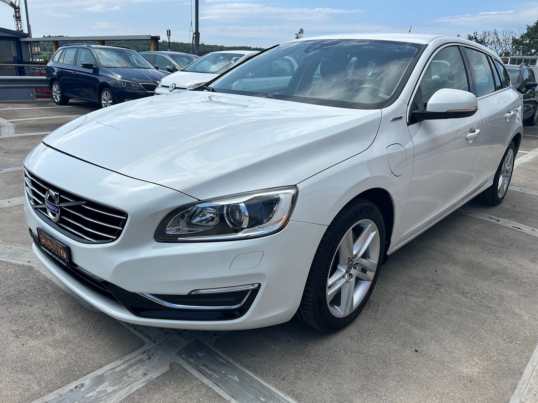 VOLVO V60 D6 AWD Plug-in Hybrid Summum Geartronic