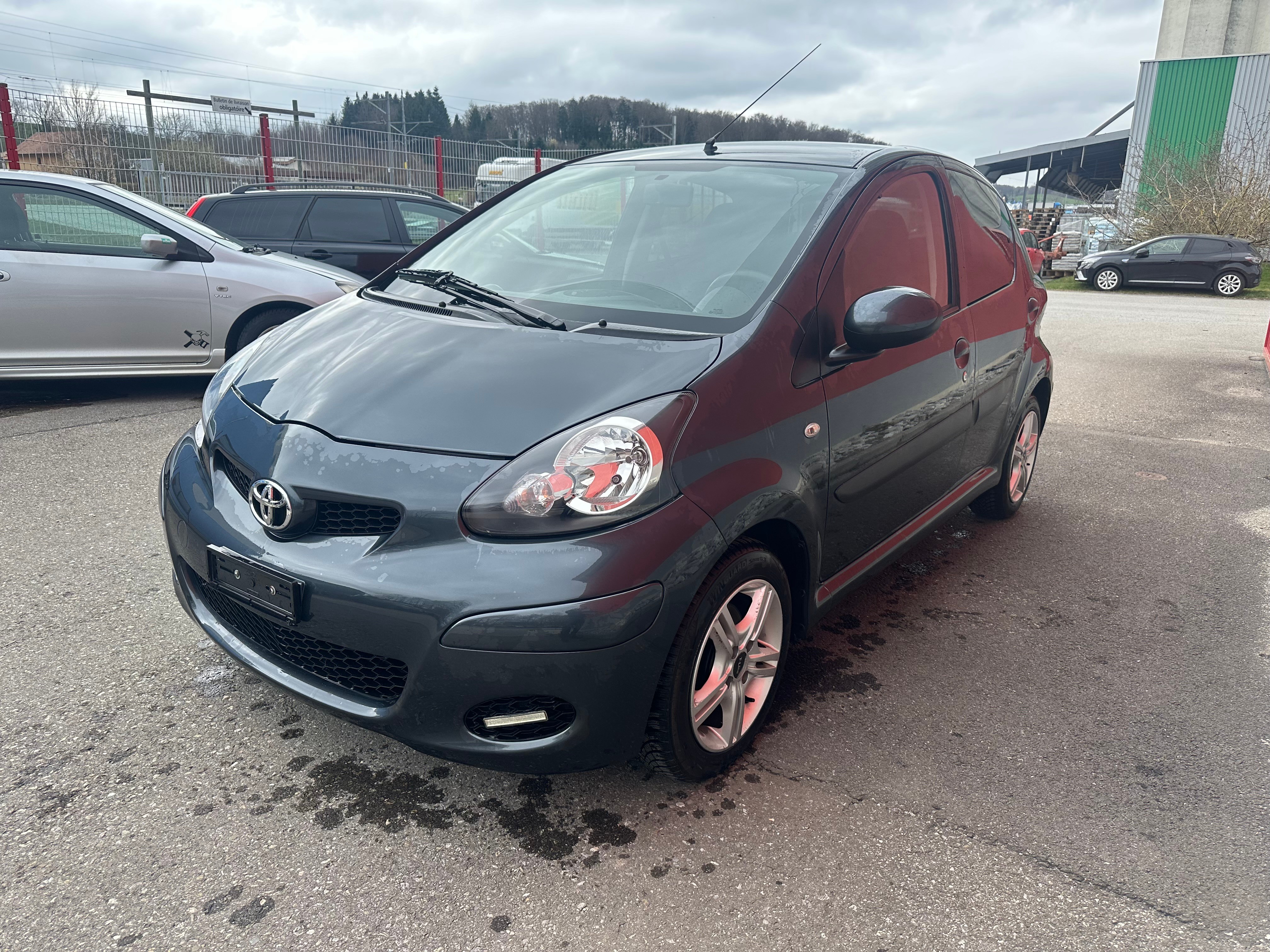 TOYOTA Aygo 1.0 Linea Luna Red