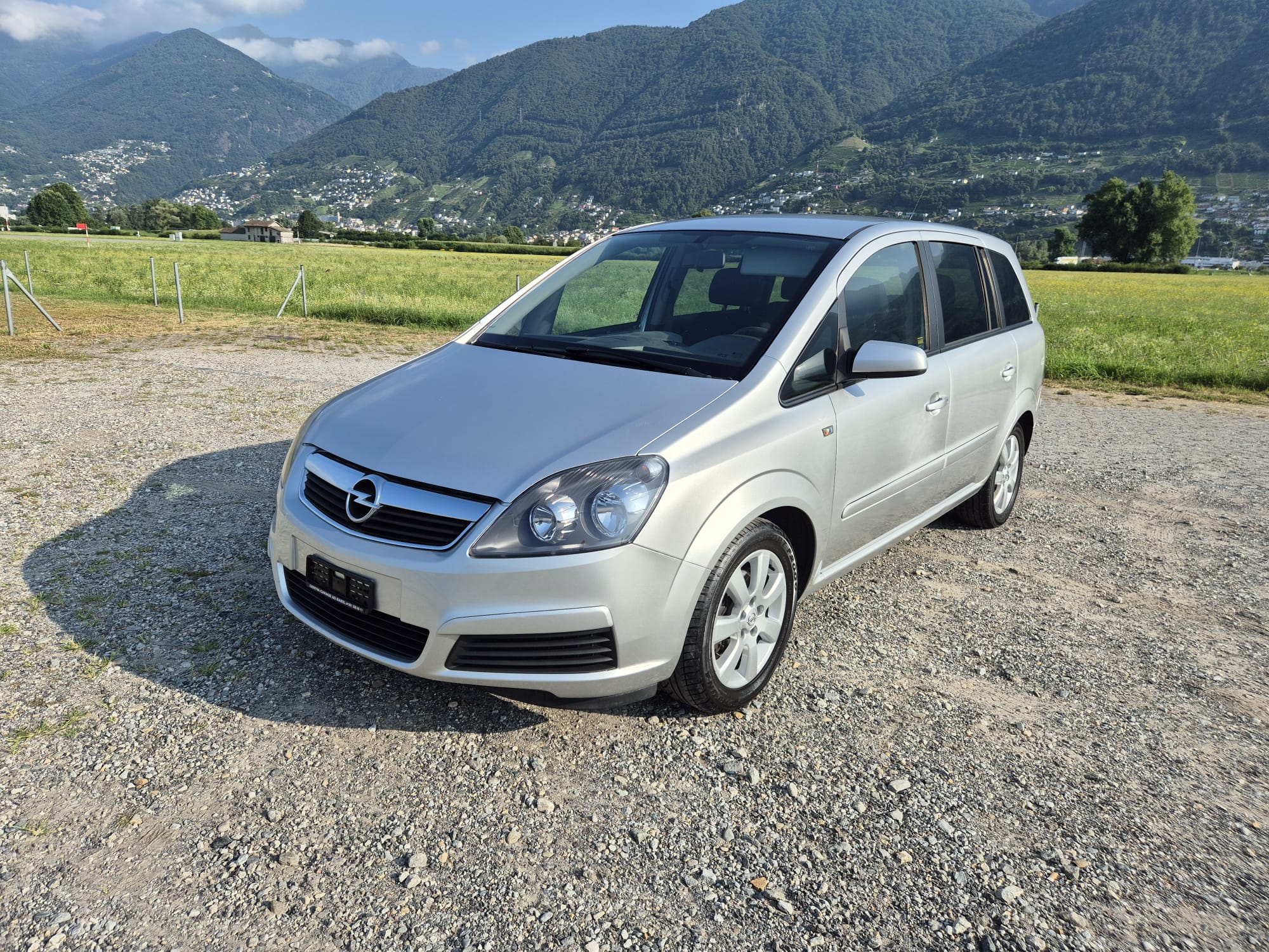 OPEL Zafira 1.8i 16V (Essentia)