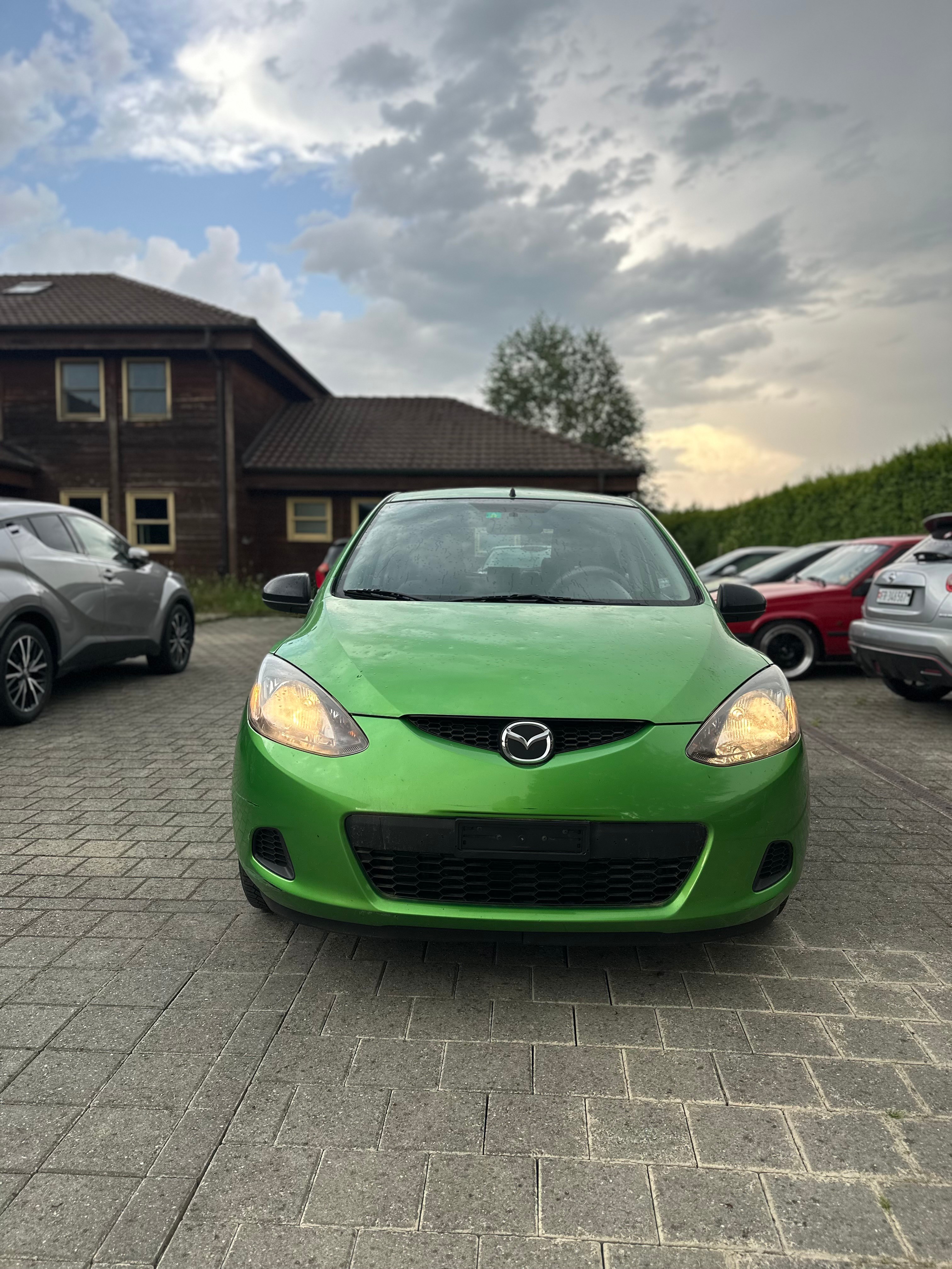 MAZDA 2